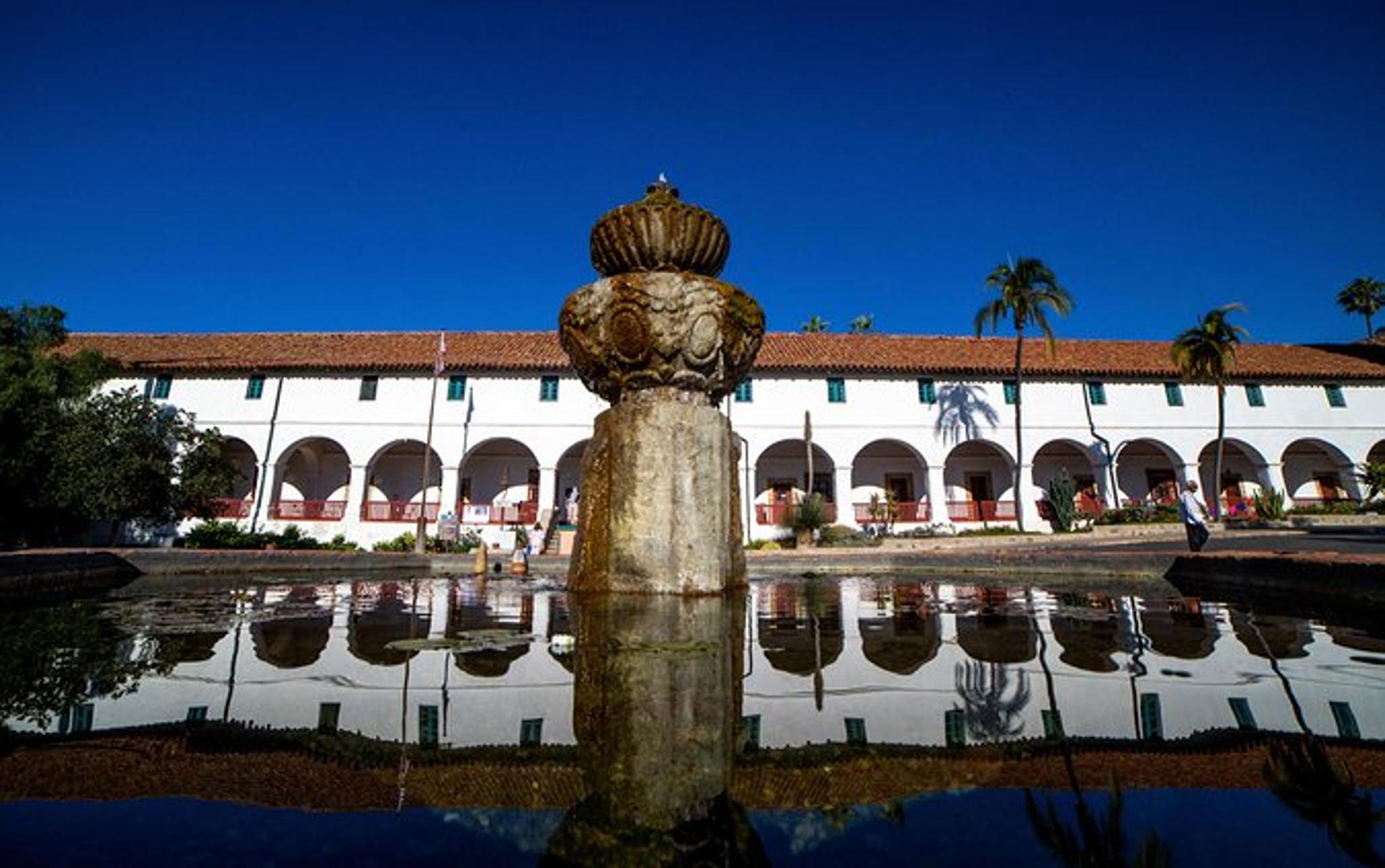 Los Angeles Santa Barbara and Hearst Castle Day Trip - Image 4