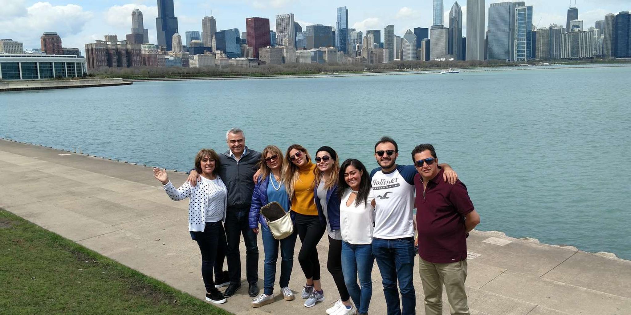 Chicago City Minibus Tour with Architecture Cruise Option - Image 3