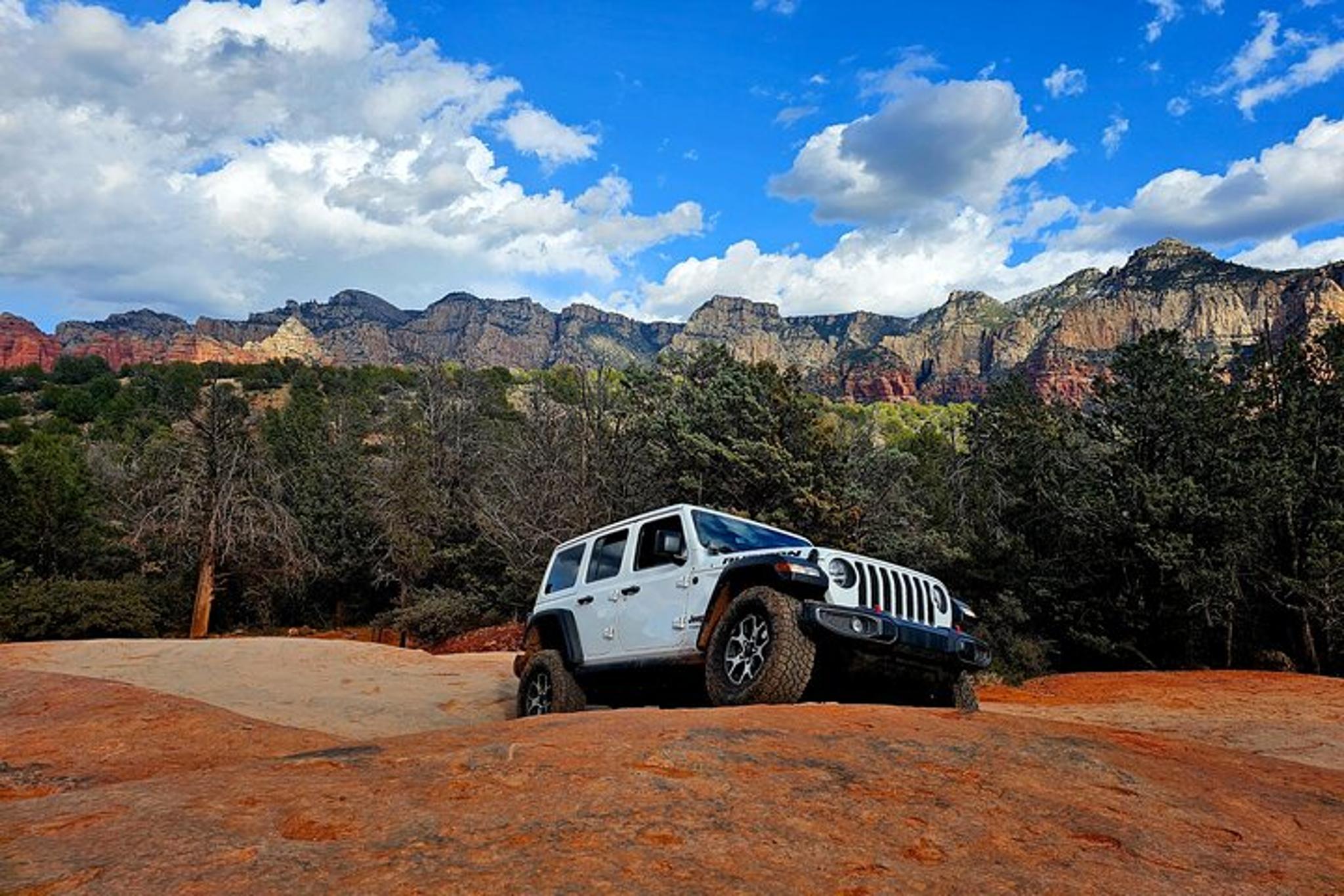 Phoenix Jeep Tour to Sedona Adventure