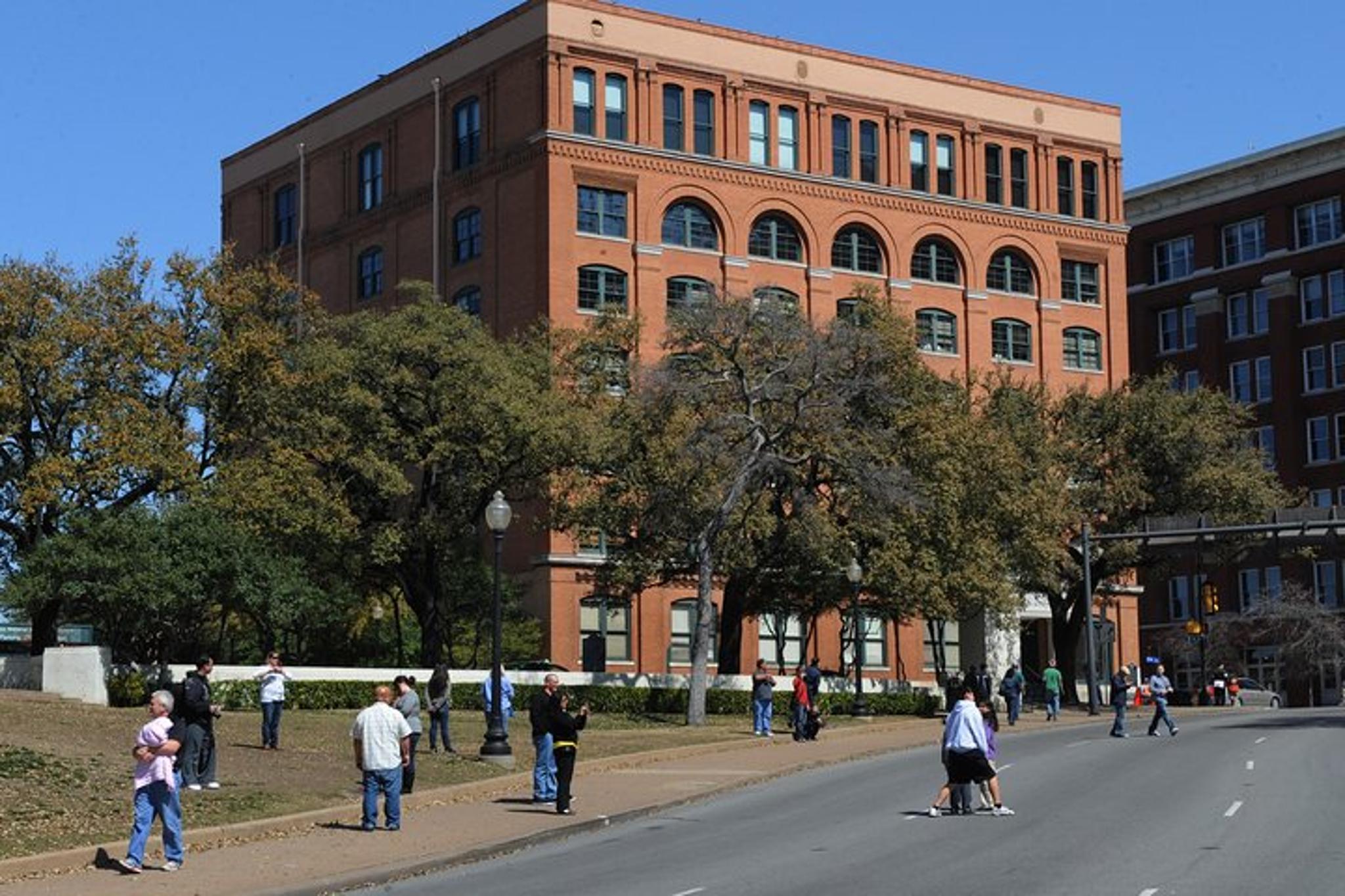 Dallas JFK Bus Tour with Oswald Rooming House - Image 4