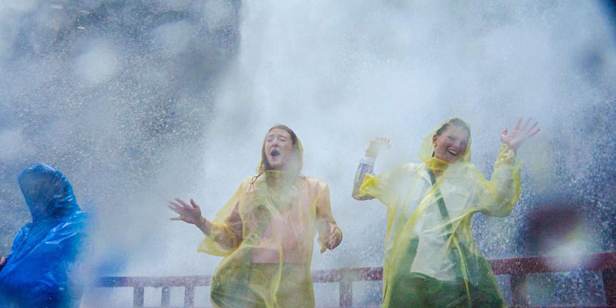 Niagara Falls Cave of the Winds Tour 3 hr - Image 5