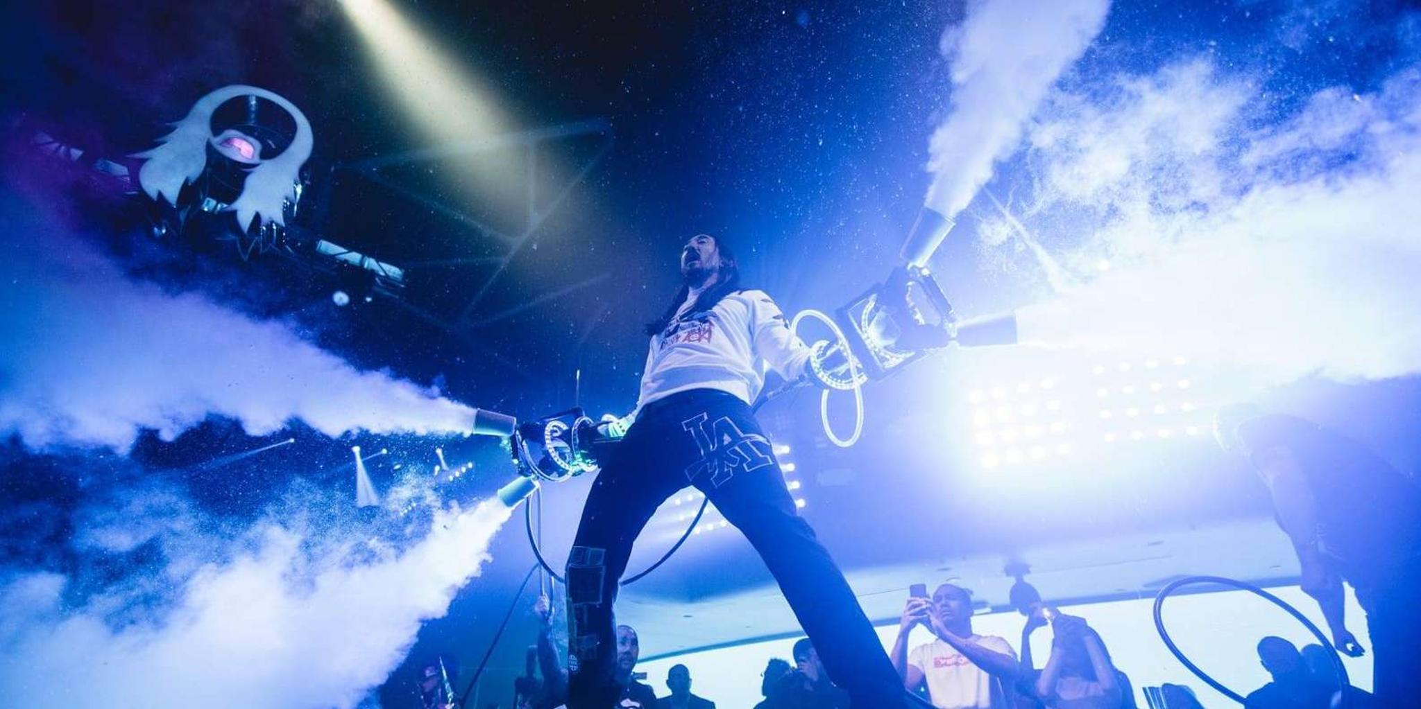 Las Vegas Club Crawl with Party Bus Experience - Image 4