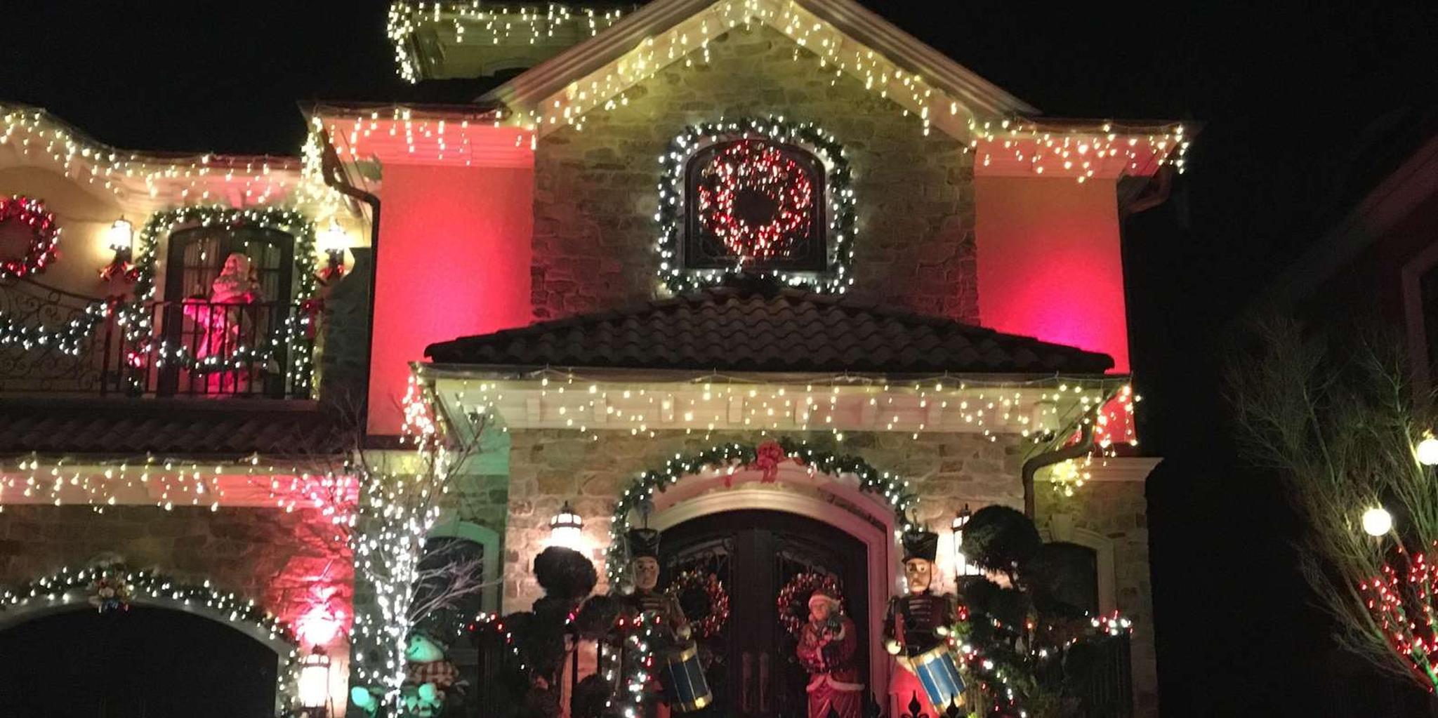 New York City Christmas Lights Tour in Dyker Heights