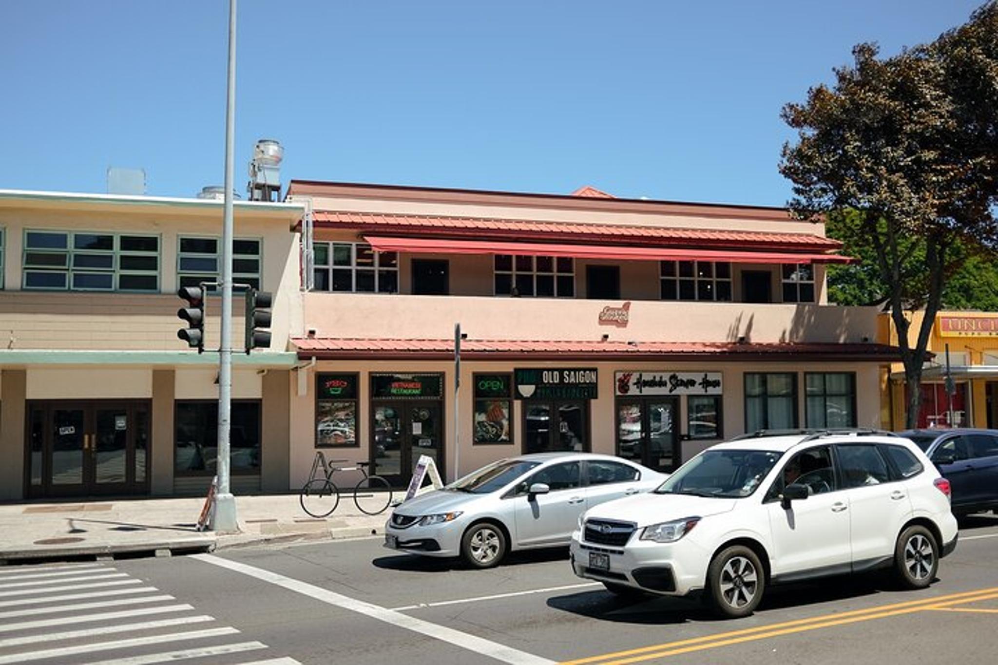 Waikiki Diamond Head Shuttle - Image 5