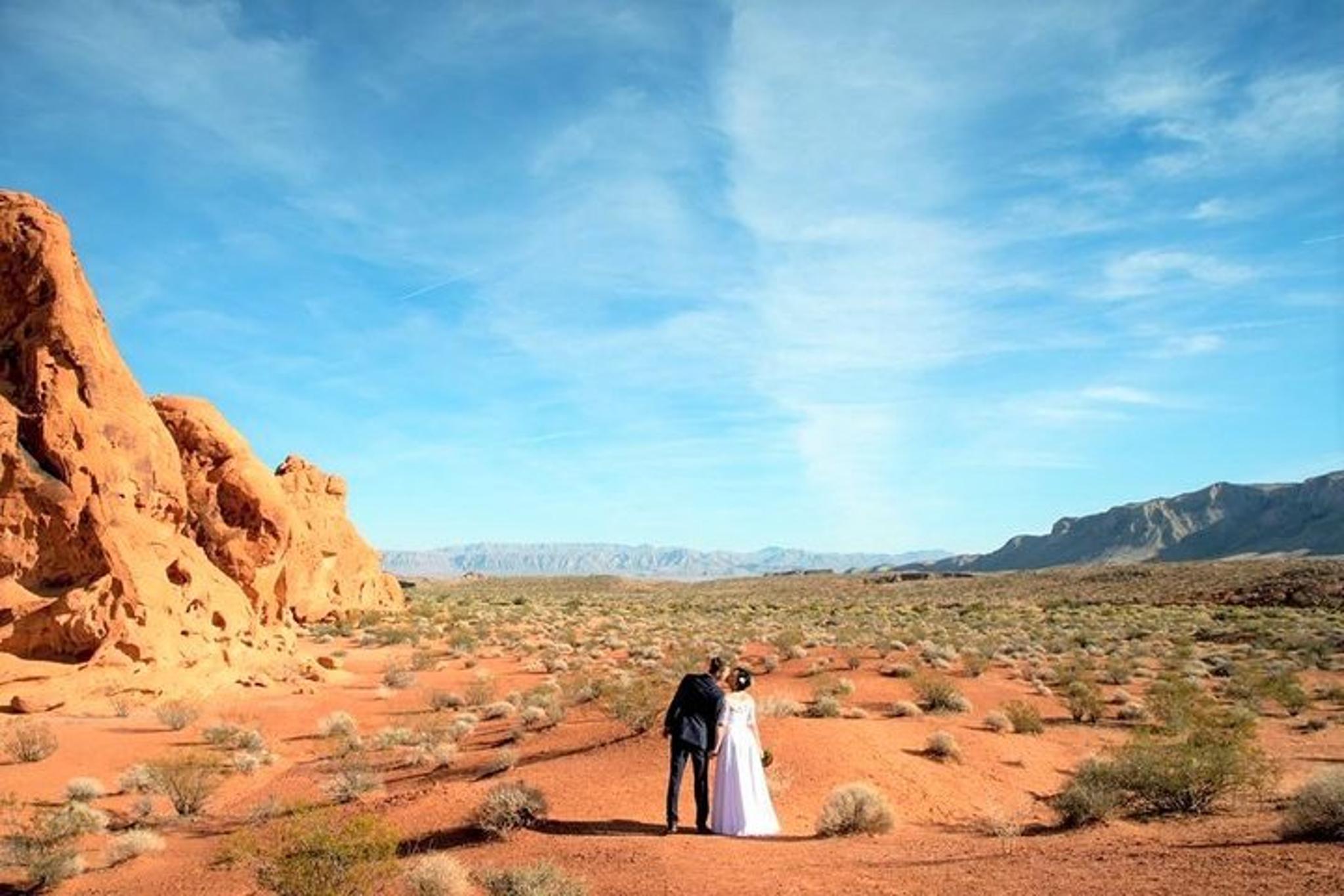 Las Vegas Valley of Fire Wedding by Limousine - Image 4