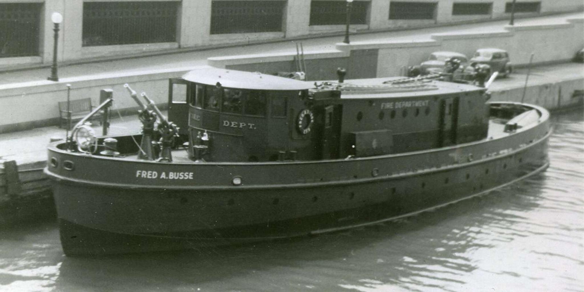 Chicago Fireworks Cruise on a Historic Fireboat - Image 6