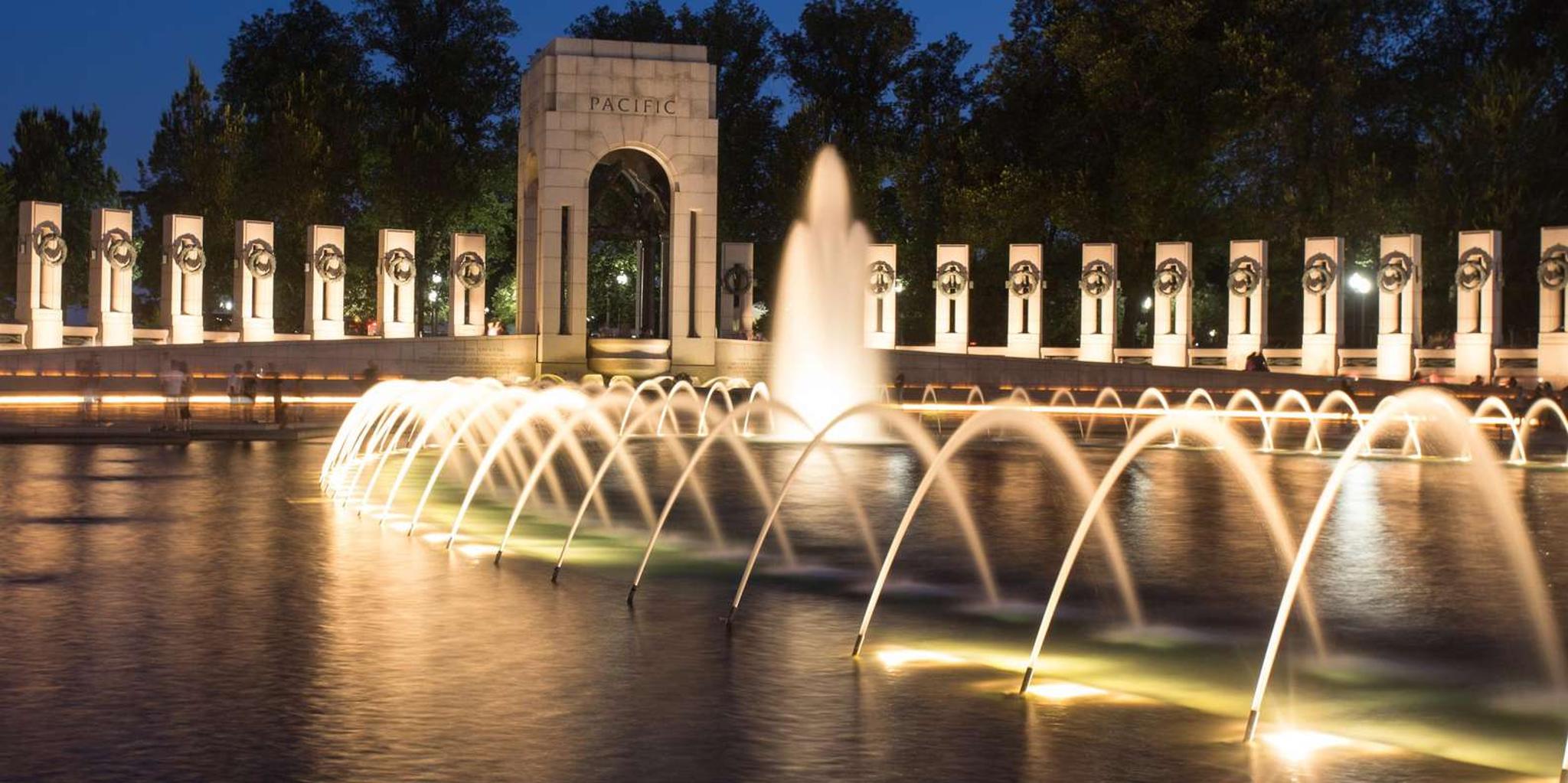 Washington, DC Monuments Walking Tour at Sunset - Image 2