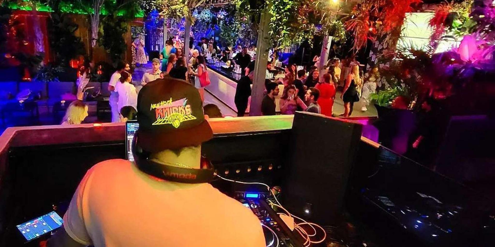 New York City Pub Crawl and Rooftop Clubbing