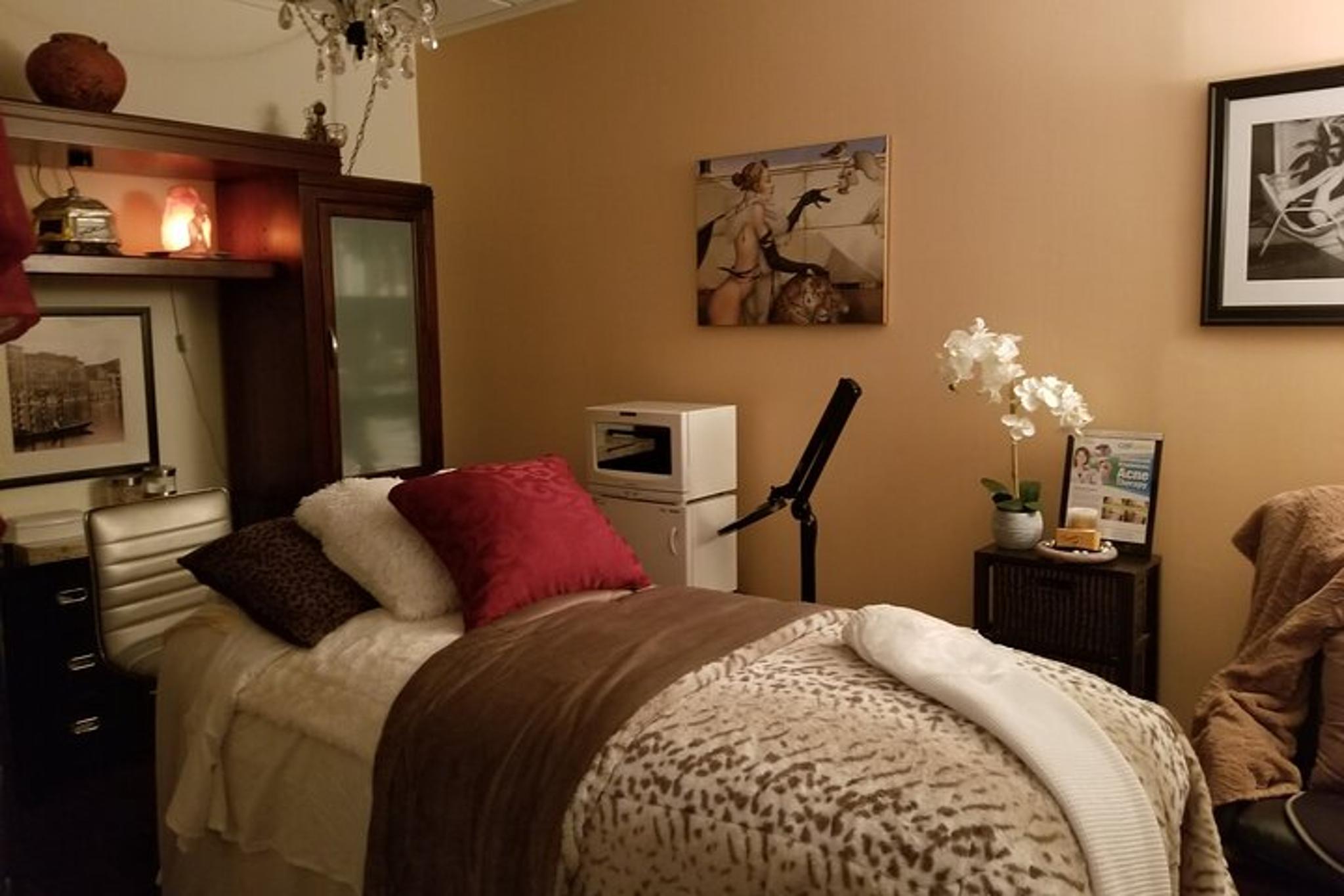 Newport Beach Couples Spa Package with Wine - Image 6