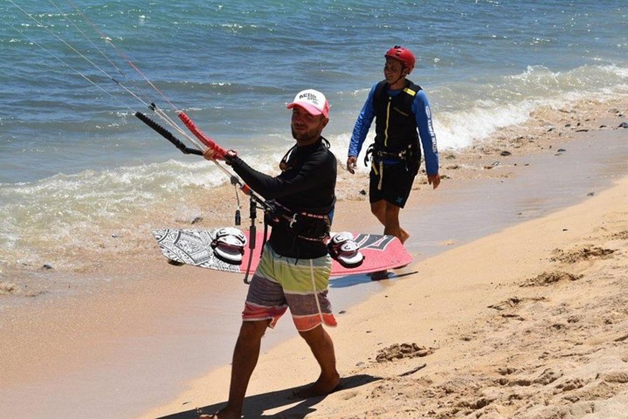 Kahului Kiteboarding Course at Kanaha Beach - Image 3