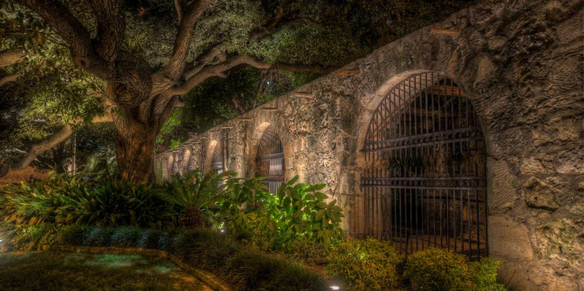 San Antonio Ghost Tour: Madames and Mayhem - Image 4