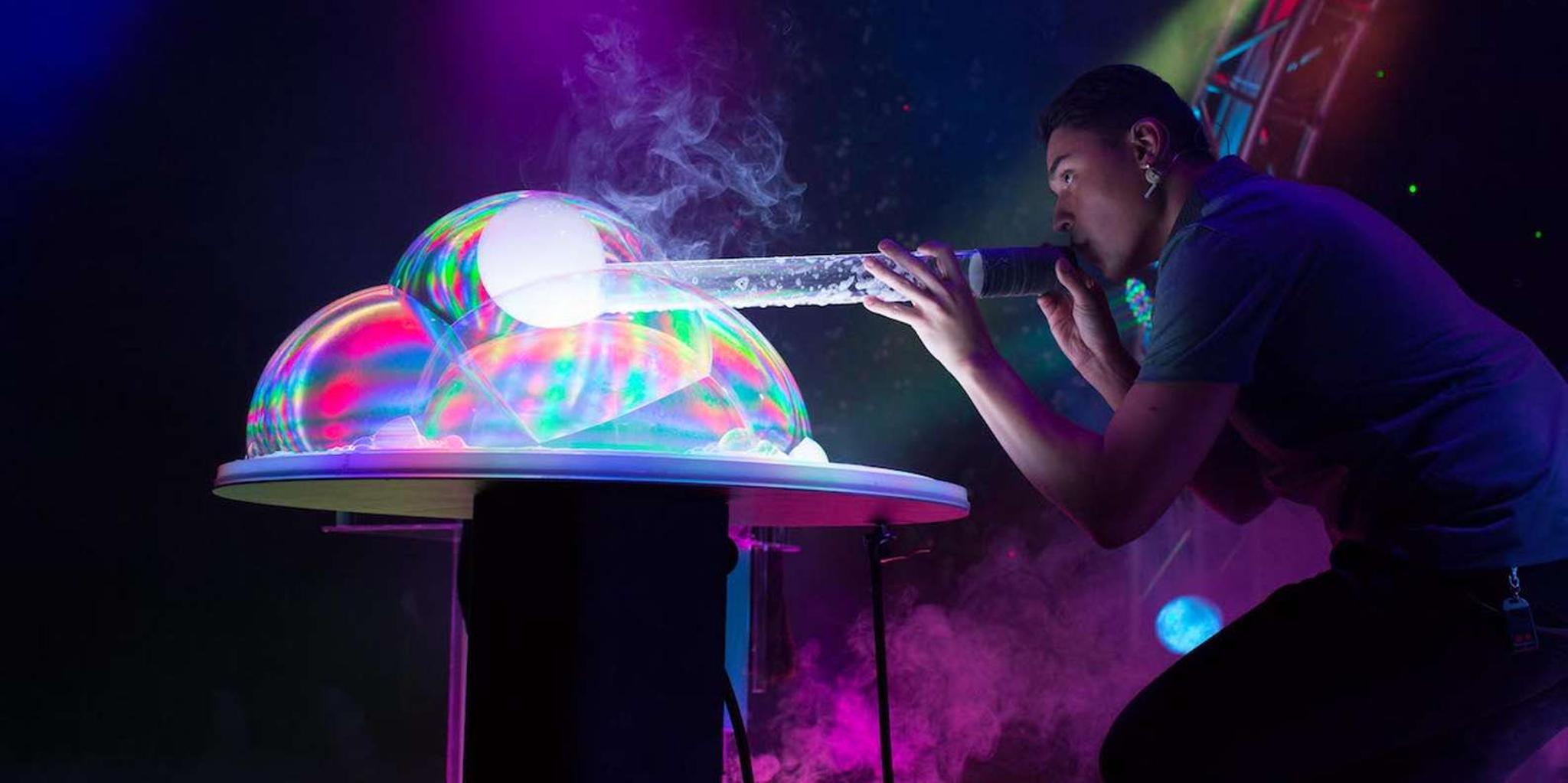 New York City Gazillion Bubble Show - Image 3