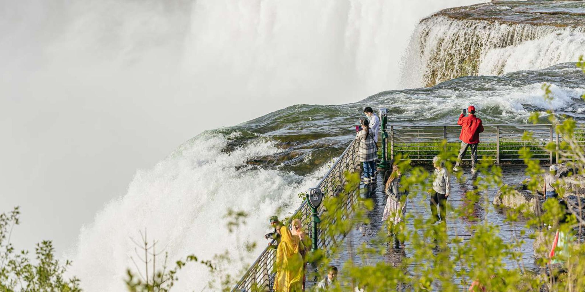 New York City Niagara Falls Day Tour - Image 2