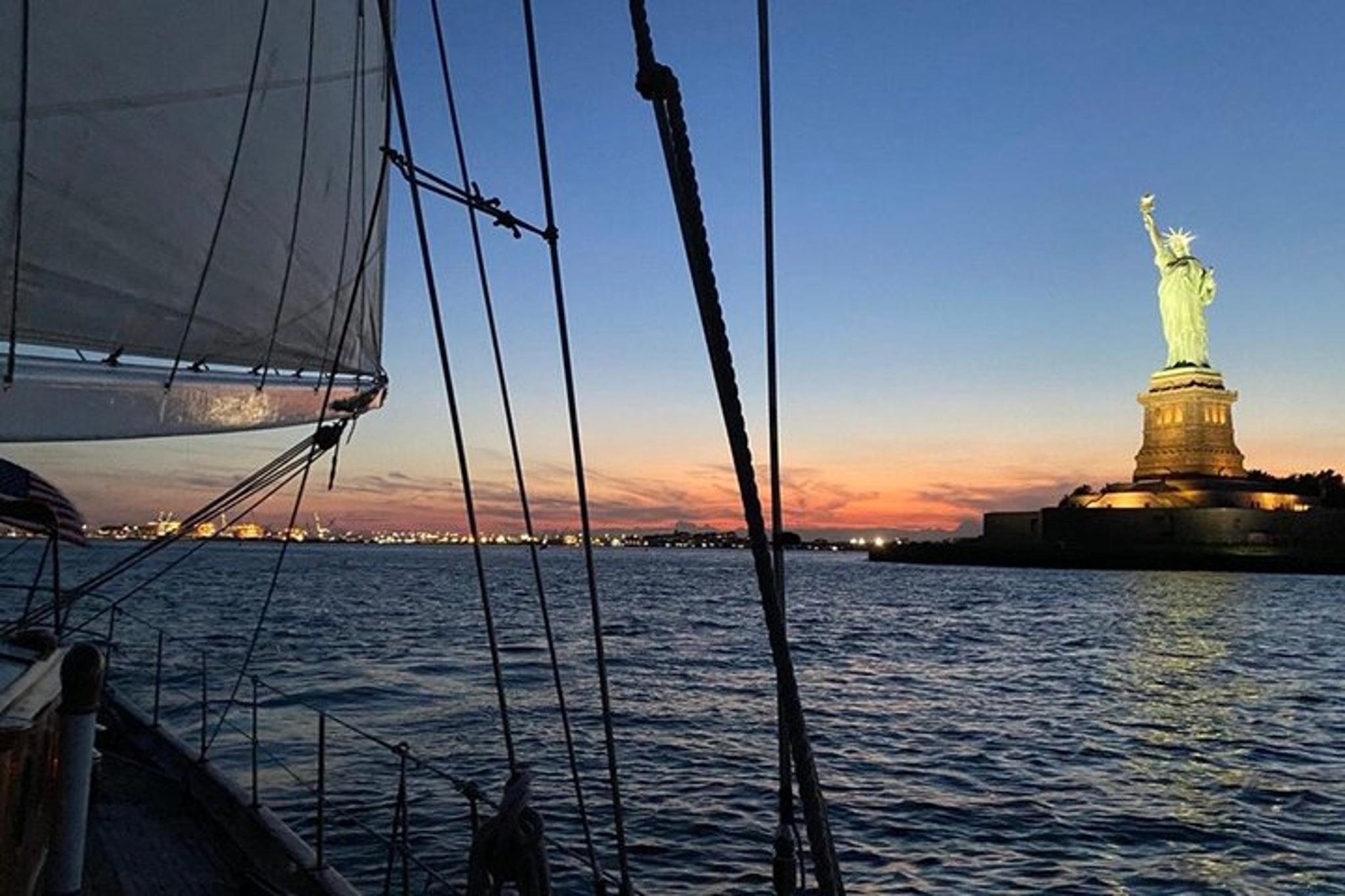 New York Fireworks Tall Ship Cruise 4.5 hr - Image 2