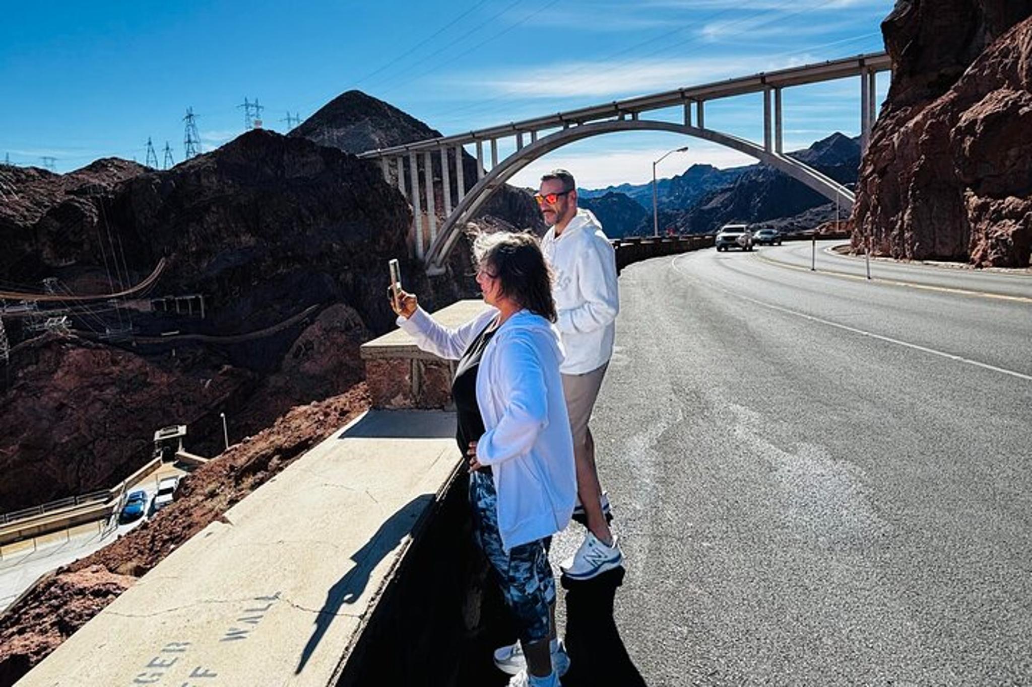 Las Vegas Grand Canyon, Hoover Dam & 7 Magic Mountains Tour - Image 2