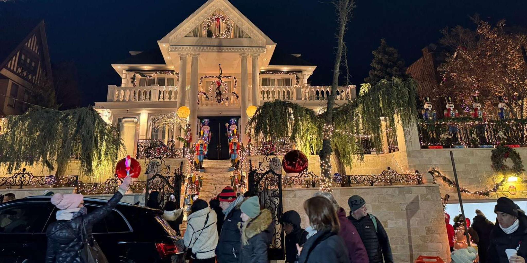 New York City Christmas Lights Bus Tour