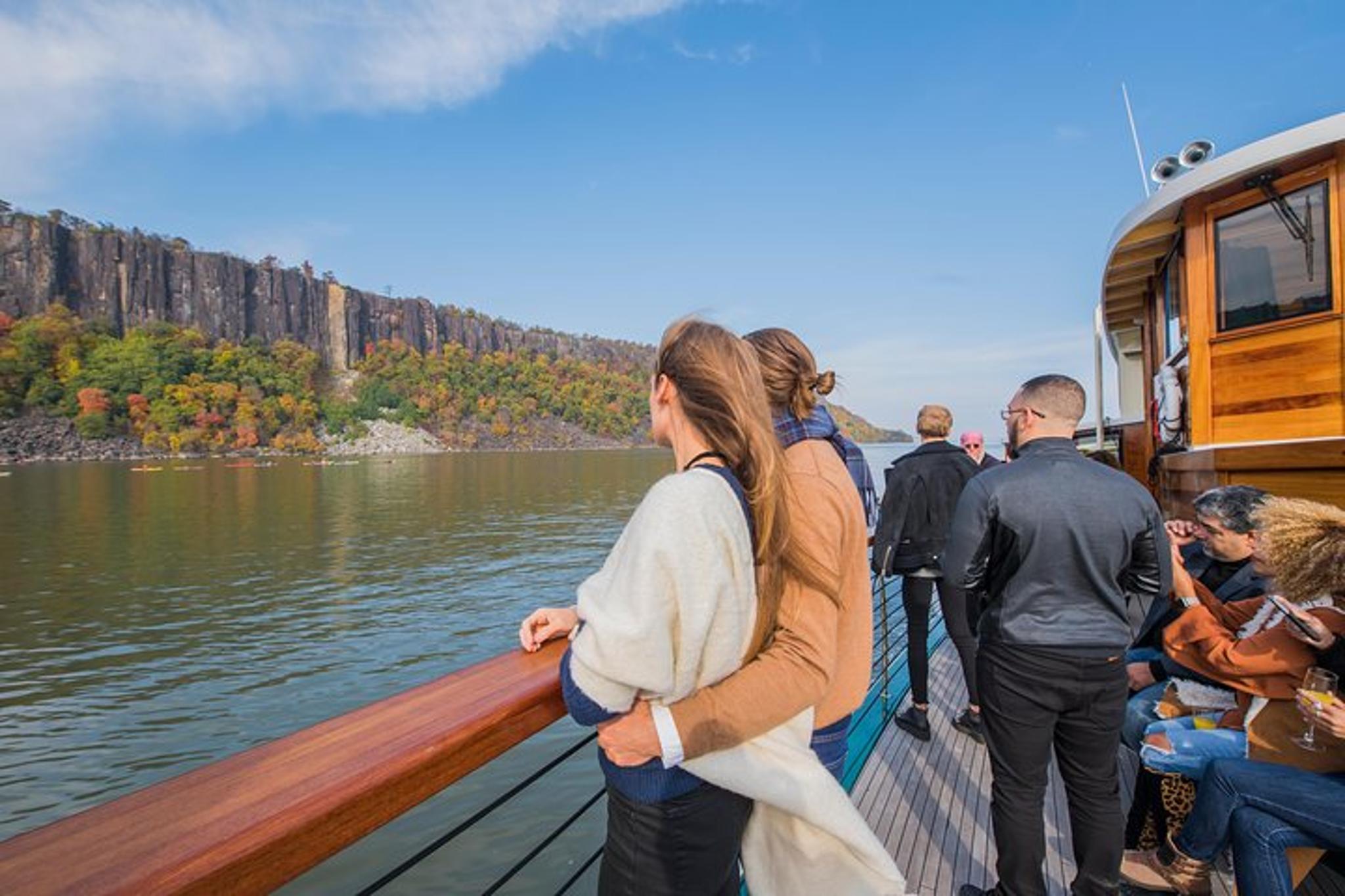 New York Fall Foliage Cruise with Lunch - Image 3