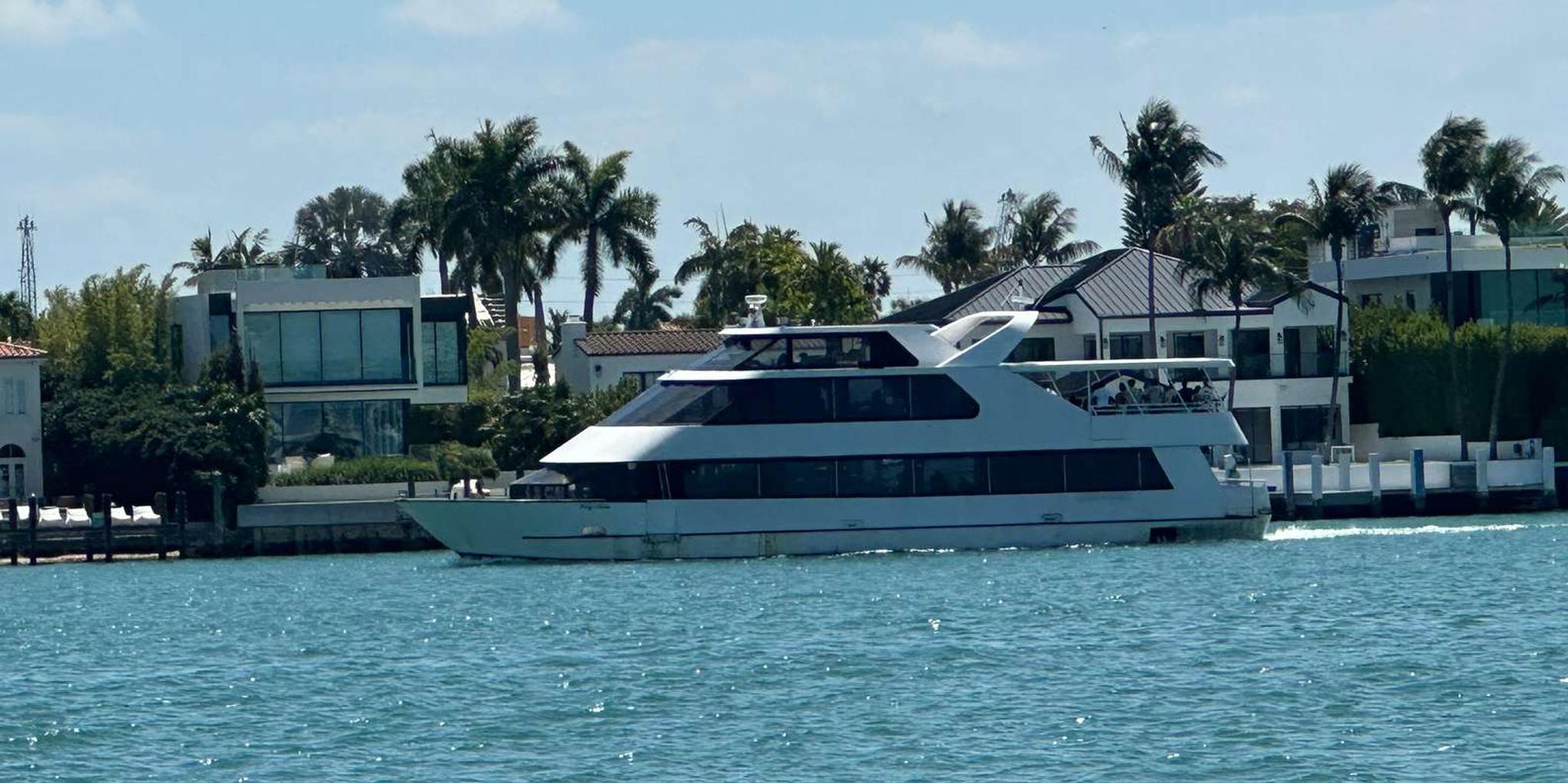 Miami Skyline Millionaire Homes Cruise - Image 4