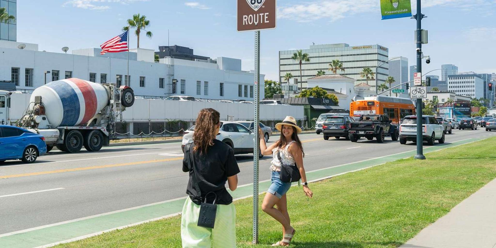 Los Angeles Celebrity Homes Open-Air Bus Tour - Image 4