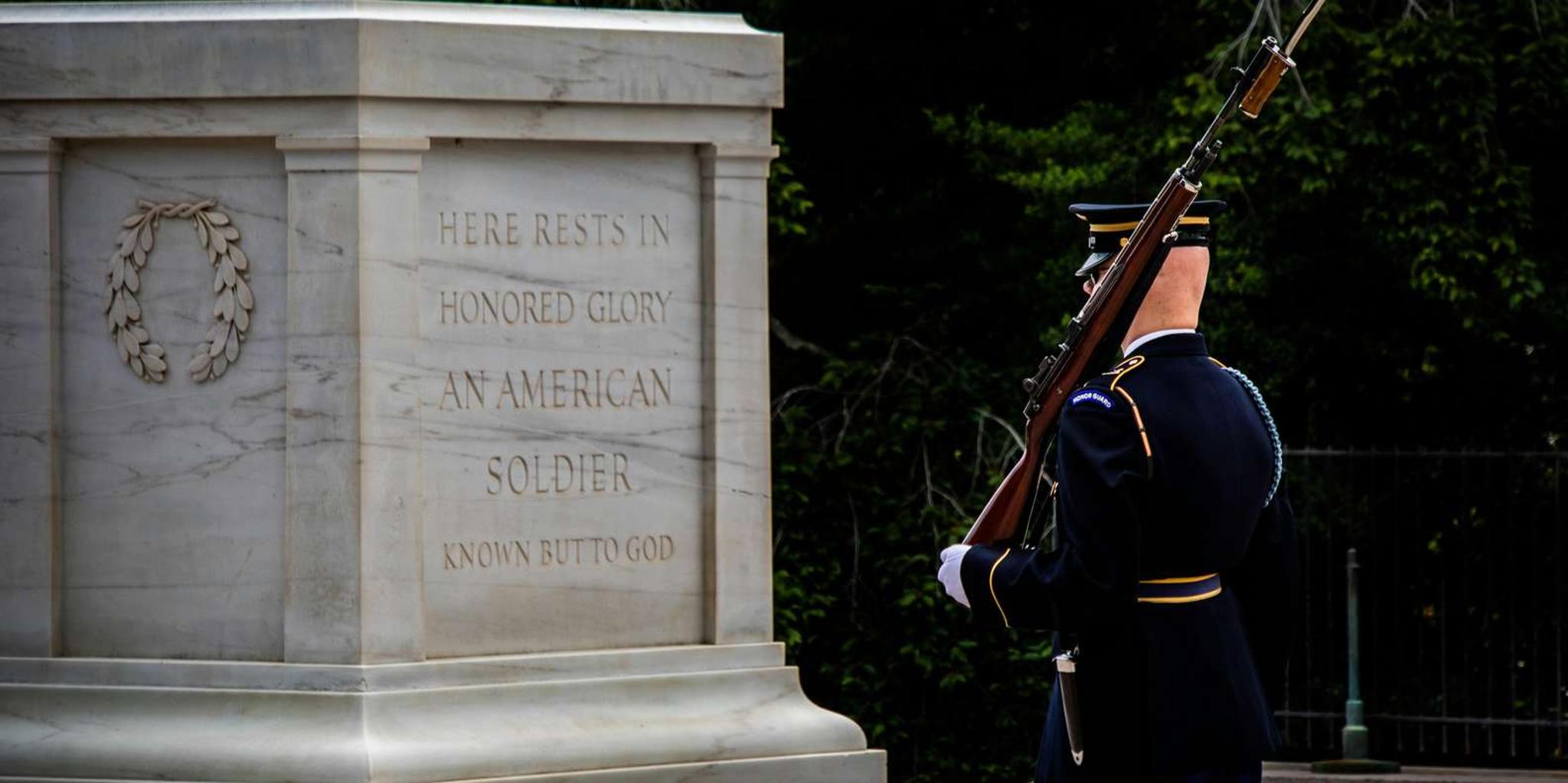 Arlington Cemetery Walking Tour with Changing of the Guard - Image 5