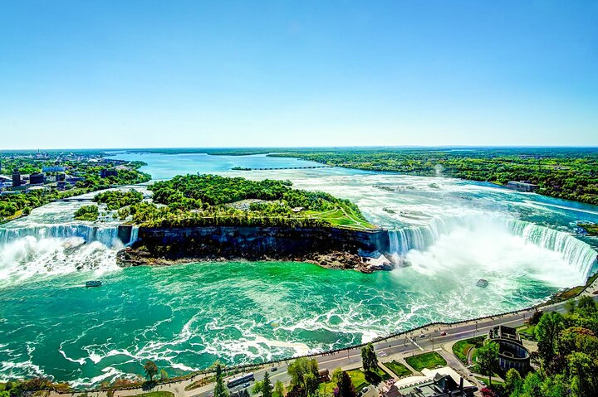 New York to Niagara Falls and Canadian Cities 5-Day Tour