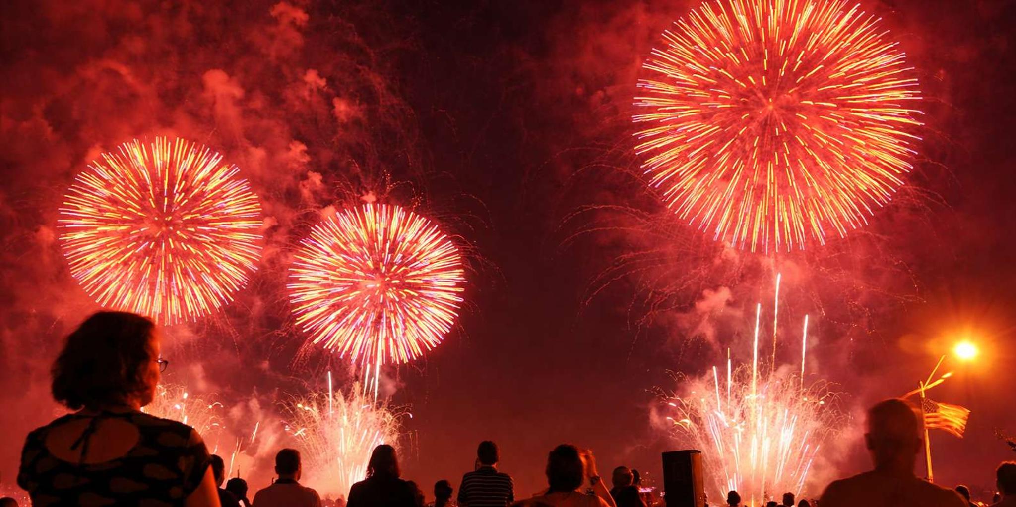 New York City Fireworks Cruise with Buffet & Open Bar - Image 3