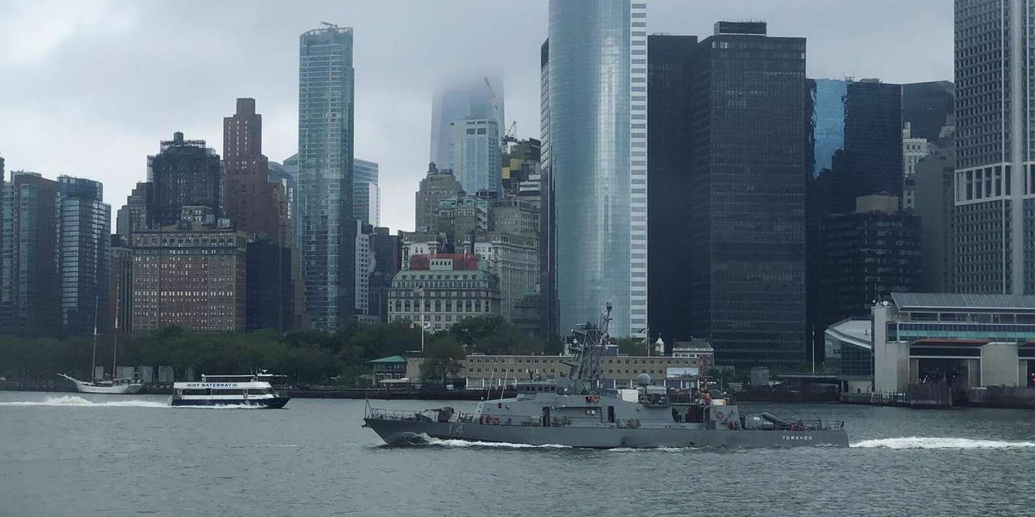 New York City Boat Tour: Statue of Liberty & Skyline - Image 4