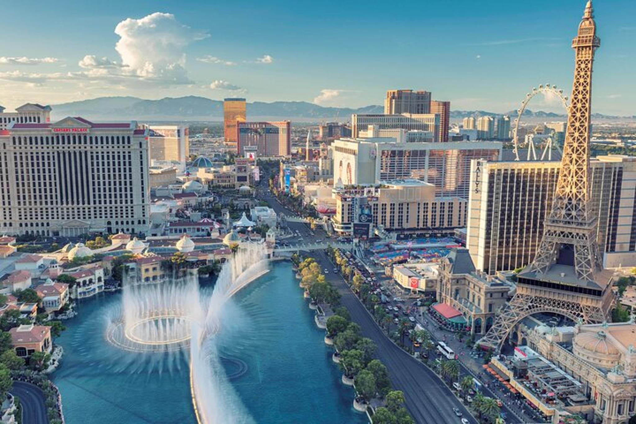 Las Vegas Airport Round-Trip Private SUV Transfer