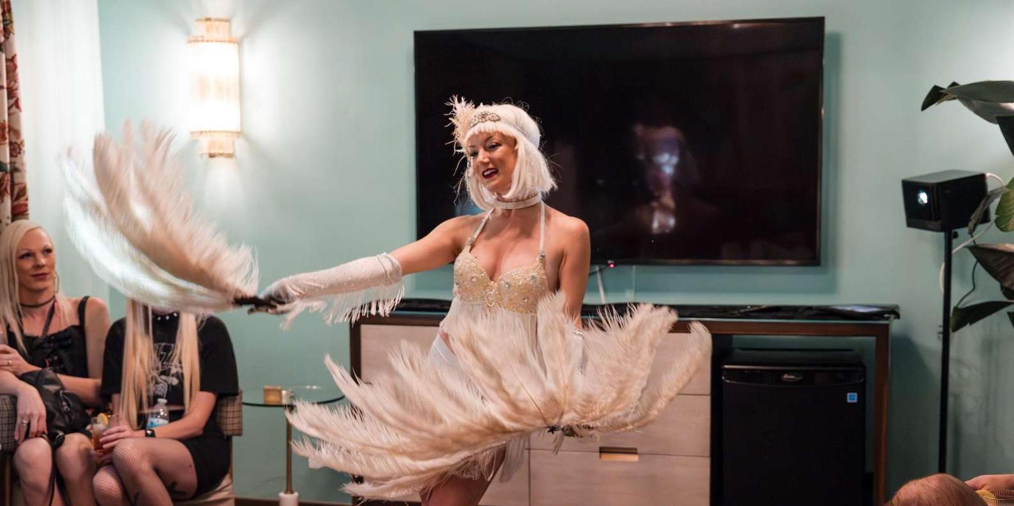 Las Vegas Night Tour with Cocktails and Burlesque