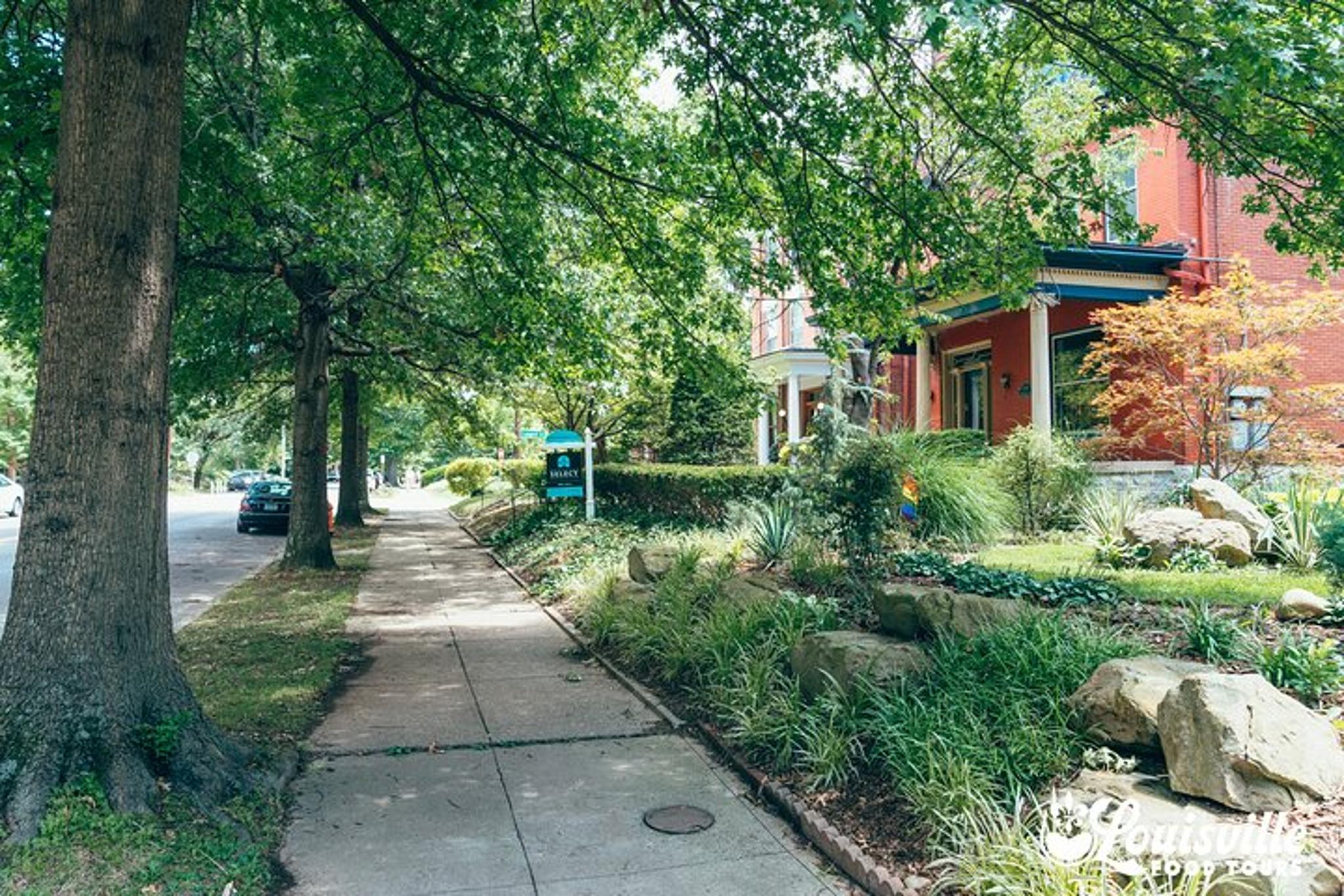 Louisville LGBTQ+ Walking Tour with Cocktail - Image 4