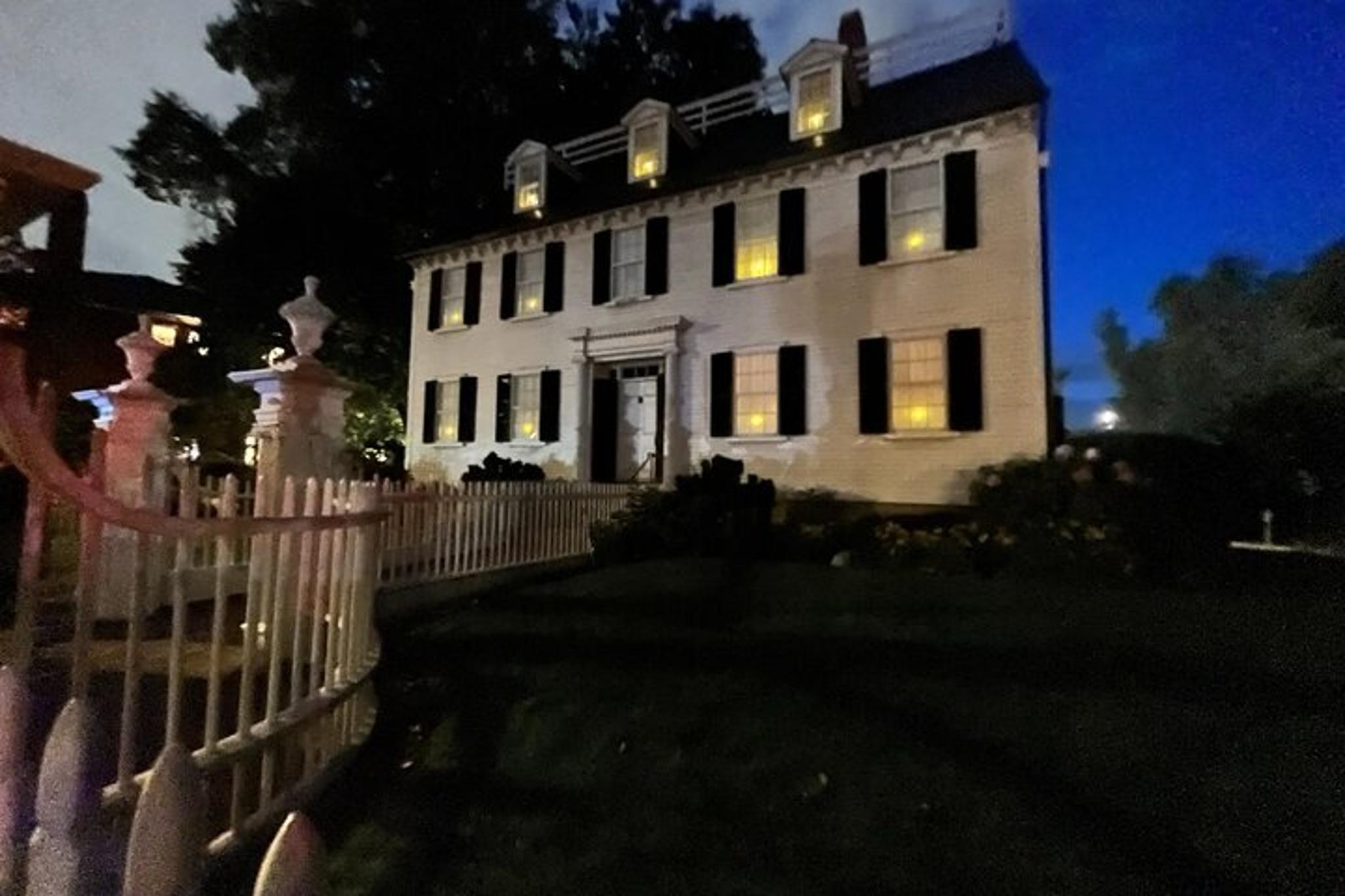 Salem Ghost Tour with Free Ghost Hunting Gear 1 hr - Image 2