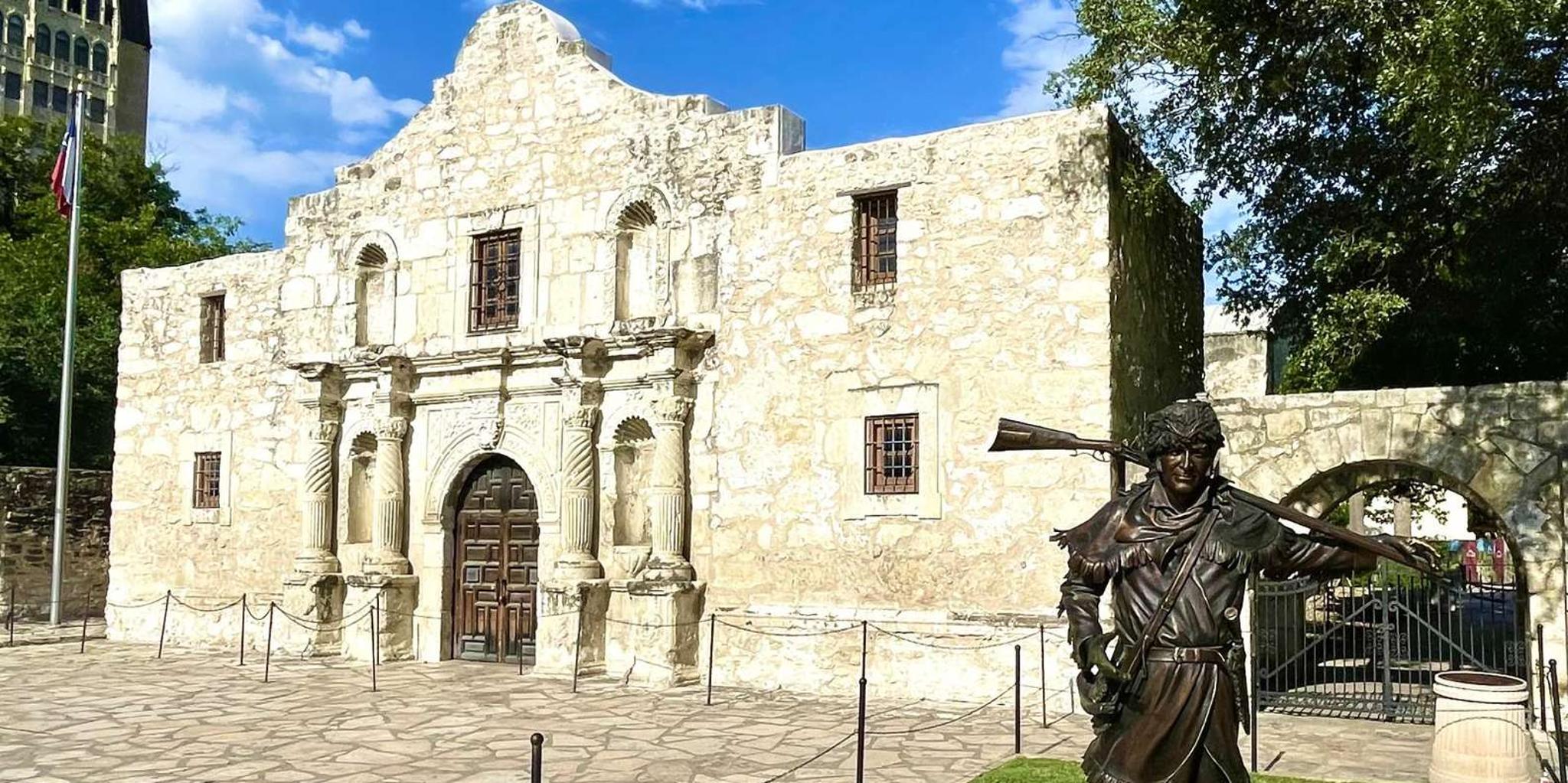 San Antonio Riverwalk and Downtown Walking Tour - Image 4