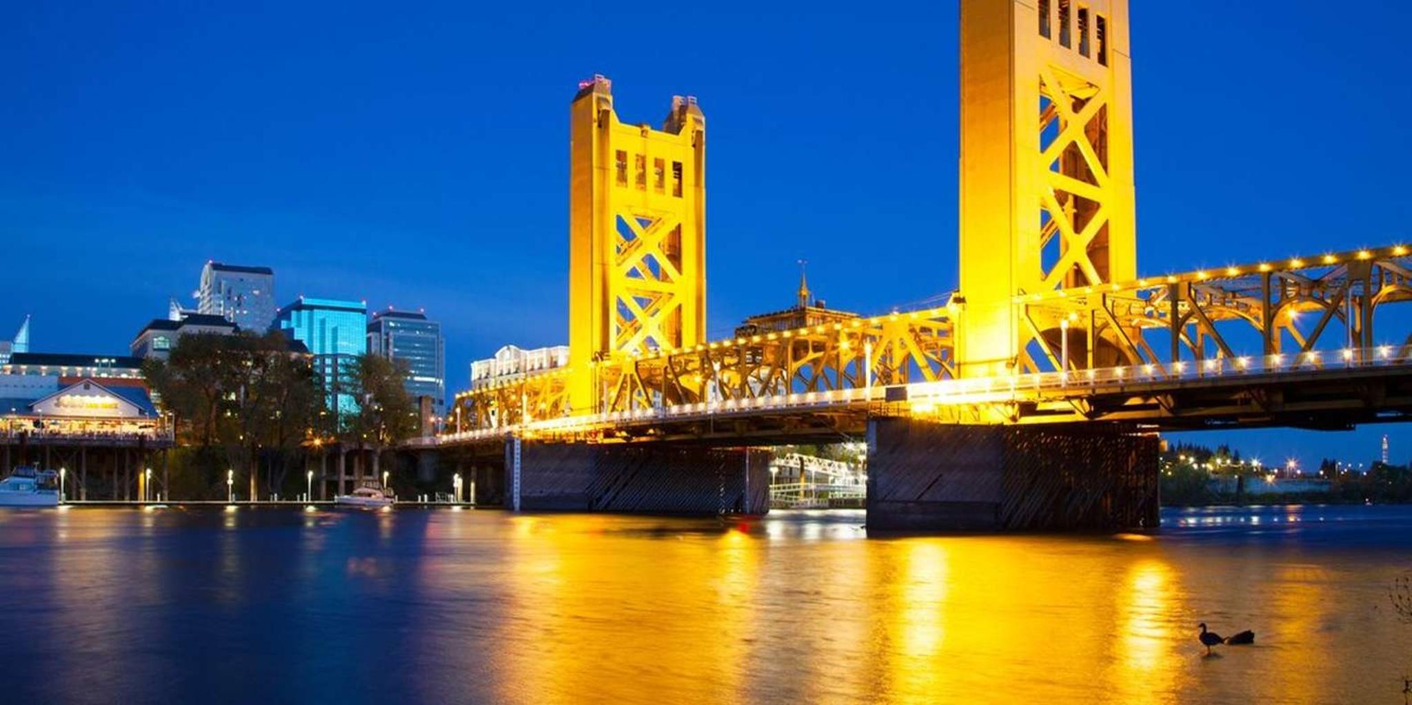 Sacramento New Year's Eve River Cruise - Image 5