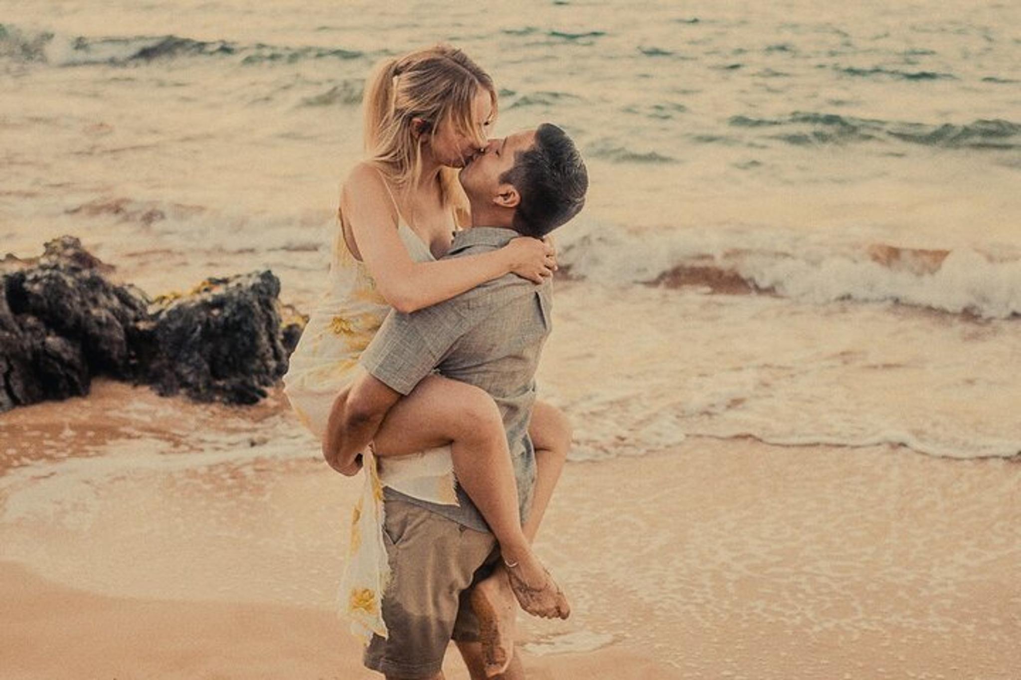 Maui Romantic Photoshoot - Image 6