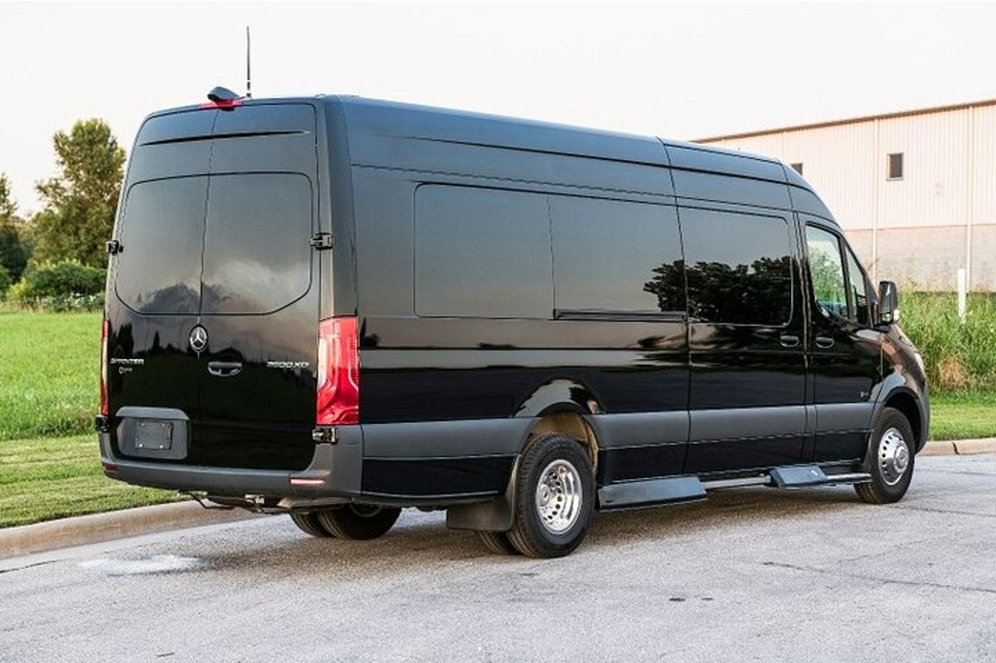 Las Vegas Private Airport Transfer by Limo - Image 2