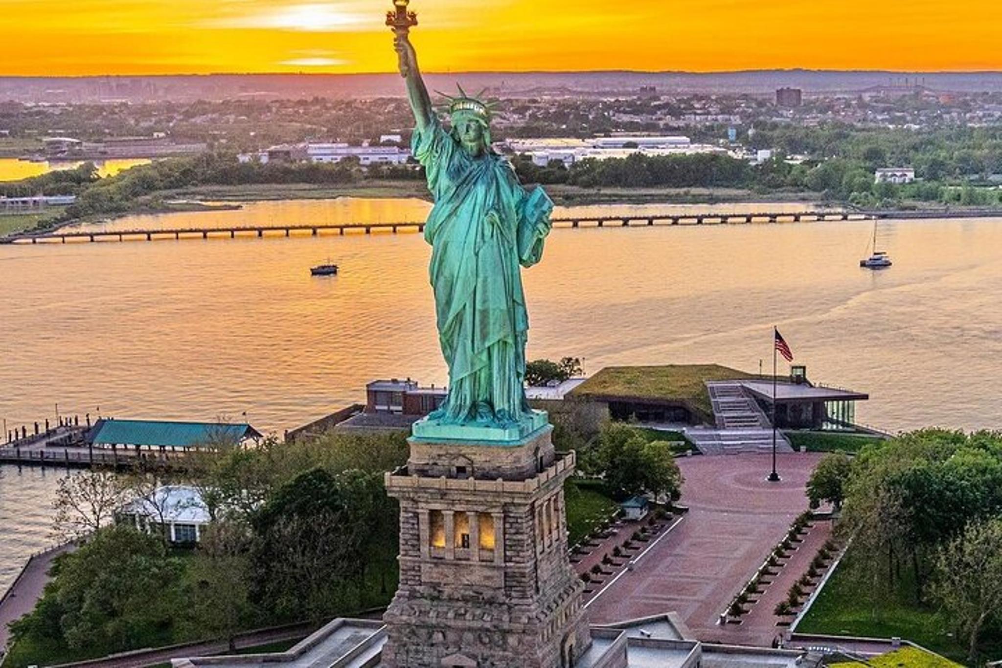 New York Statue of Liberty and Ellis Island Tour - Image 3