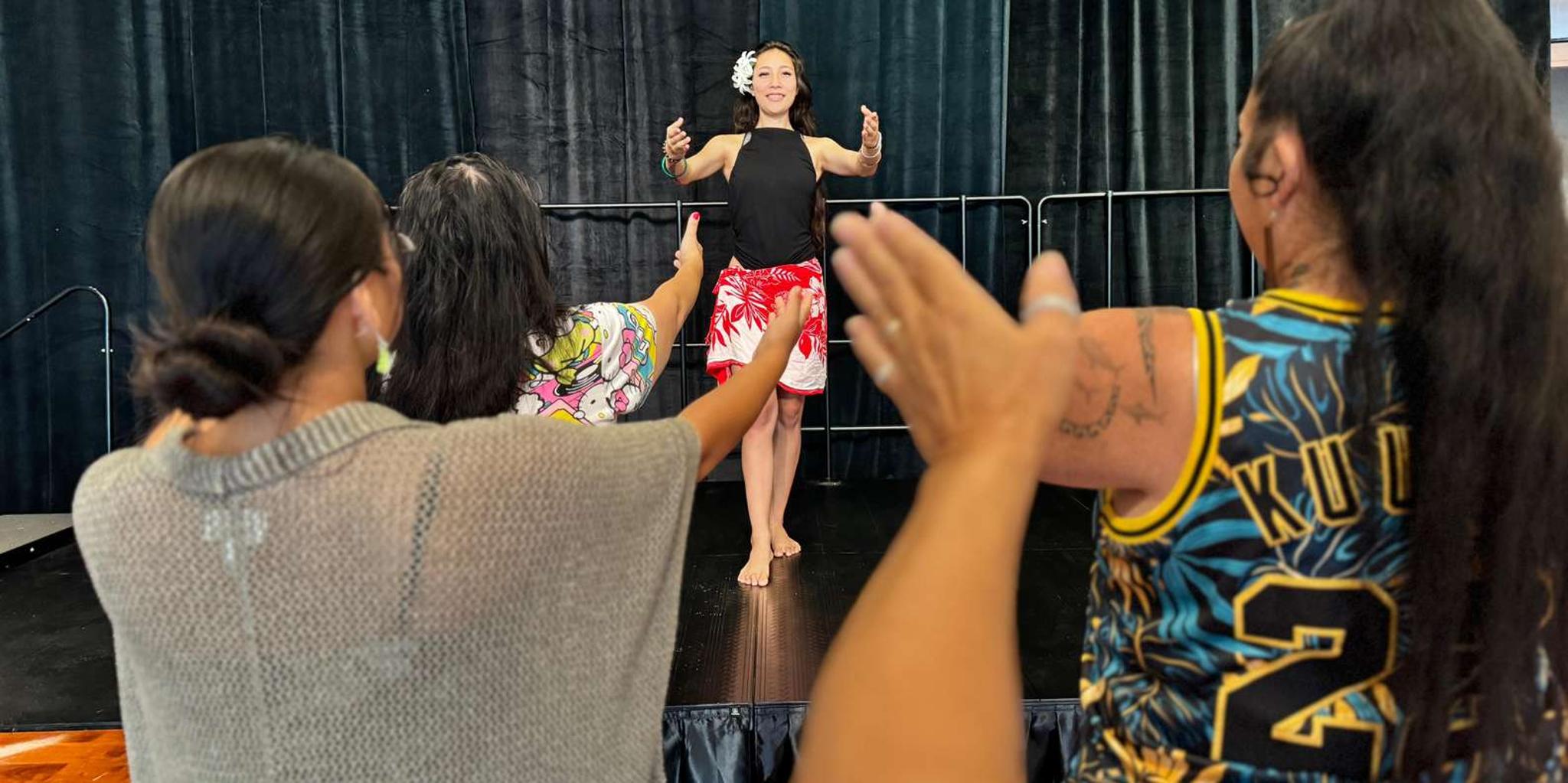 Maui Hula Dance Class for Beginners - Image 3