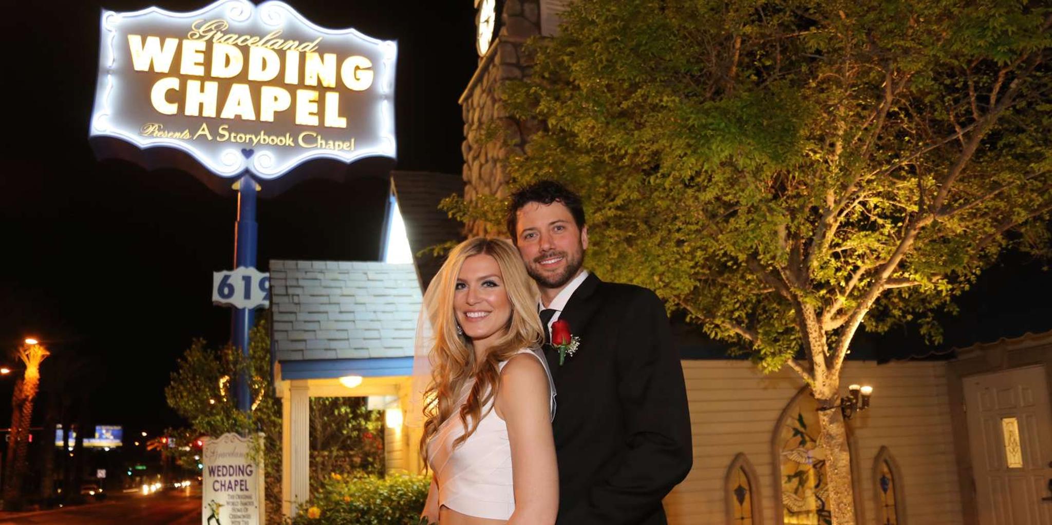 Las Vegas Elvis-Themed Wedding at Graceland Chapel - Image 5