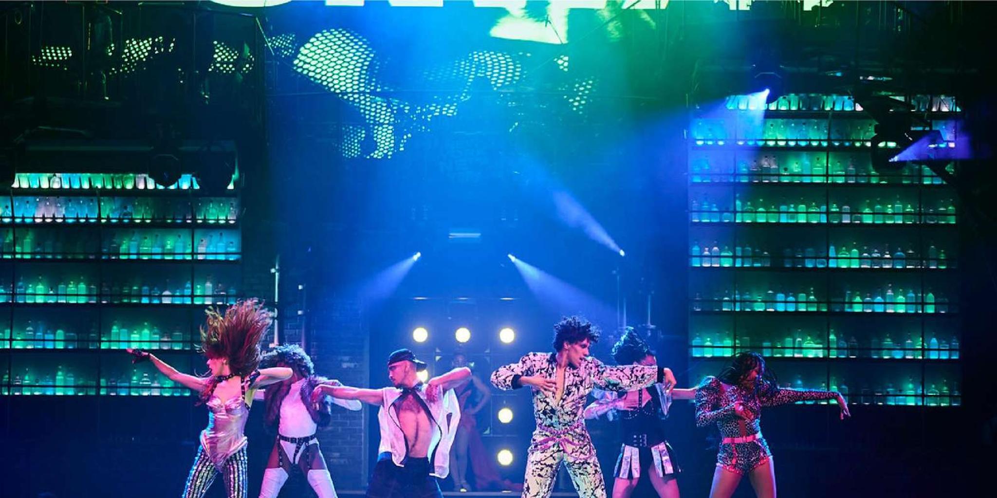 Las Vegas Cirque du Soleil Mad Apple Show - Image 5