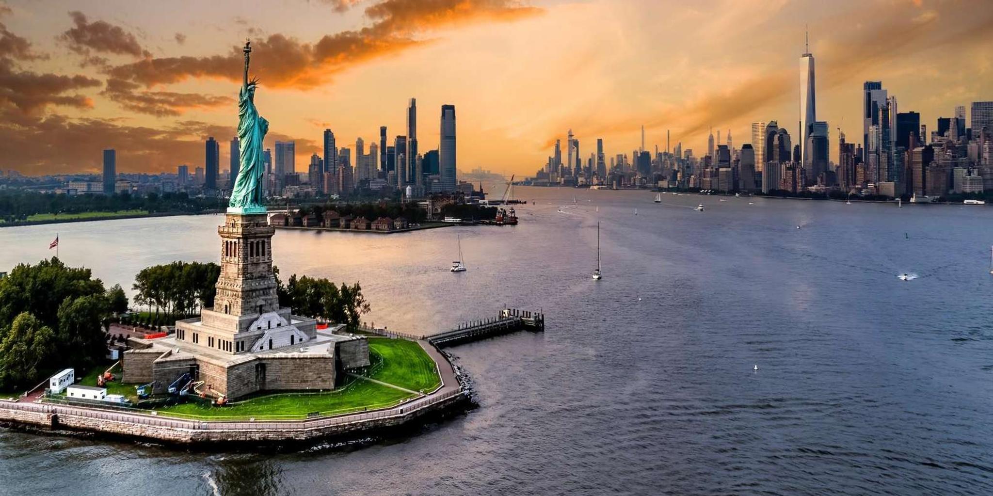 New York City Statue of Liberty and Empire State Building Tour by Car - Image 5