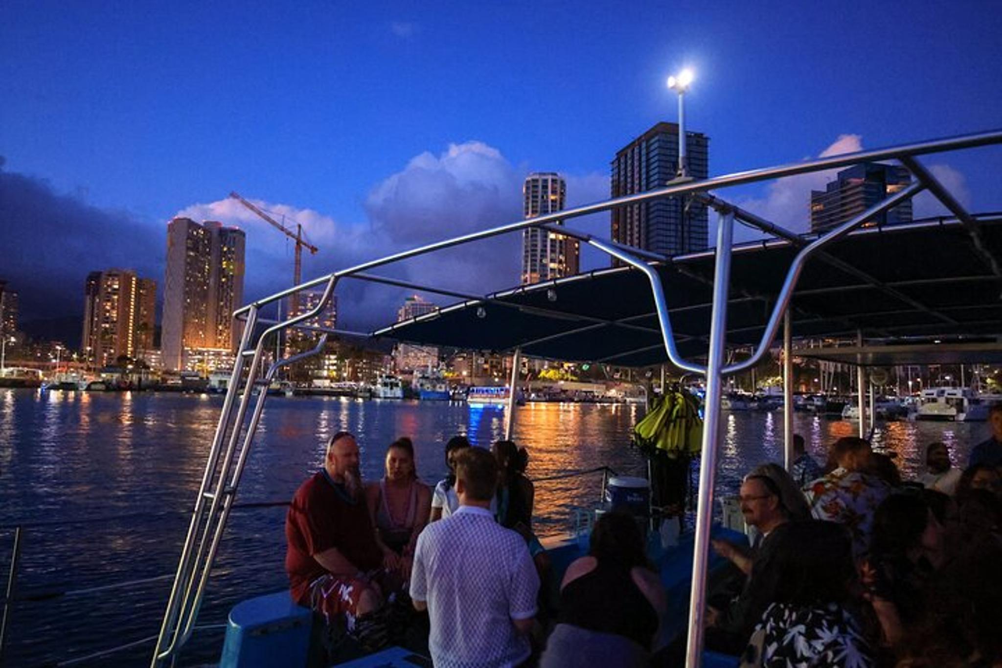 Honolulu Fireworks Cruise - Image 3