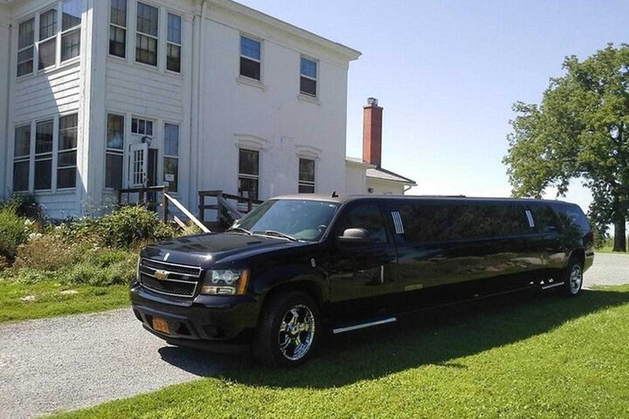 Las Vegas Private Airport Transfer by Luxury SUV or Limousine - Image 3