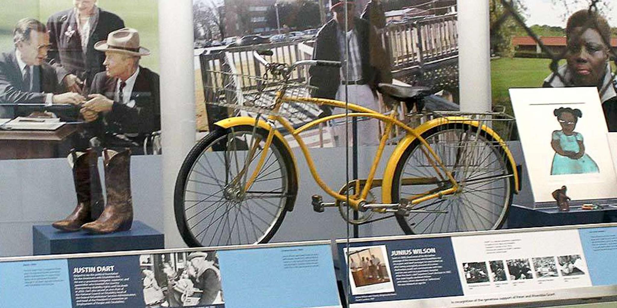 Washington D.C. Smithsonian Museum of American History Tour - Image 6