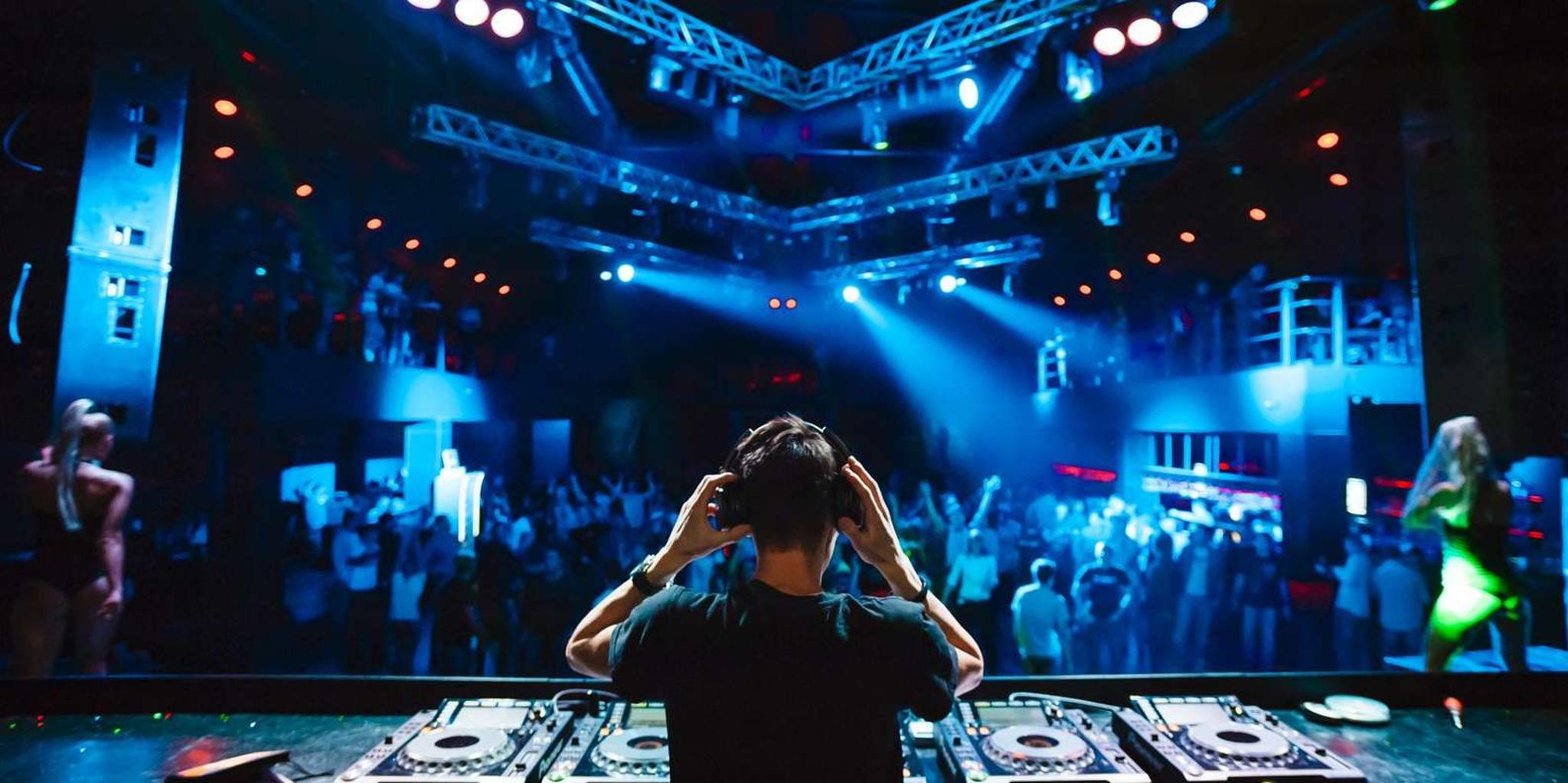 Las Vegas Party Bus Nightclub Crawl - Image 3