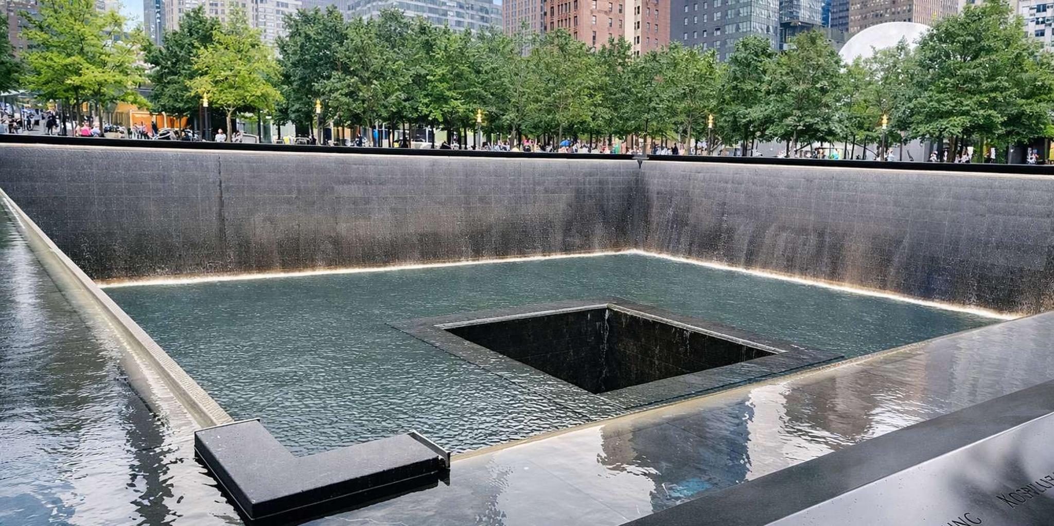 New York City Trolley Tour of Manhattan Highlights - Image 3