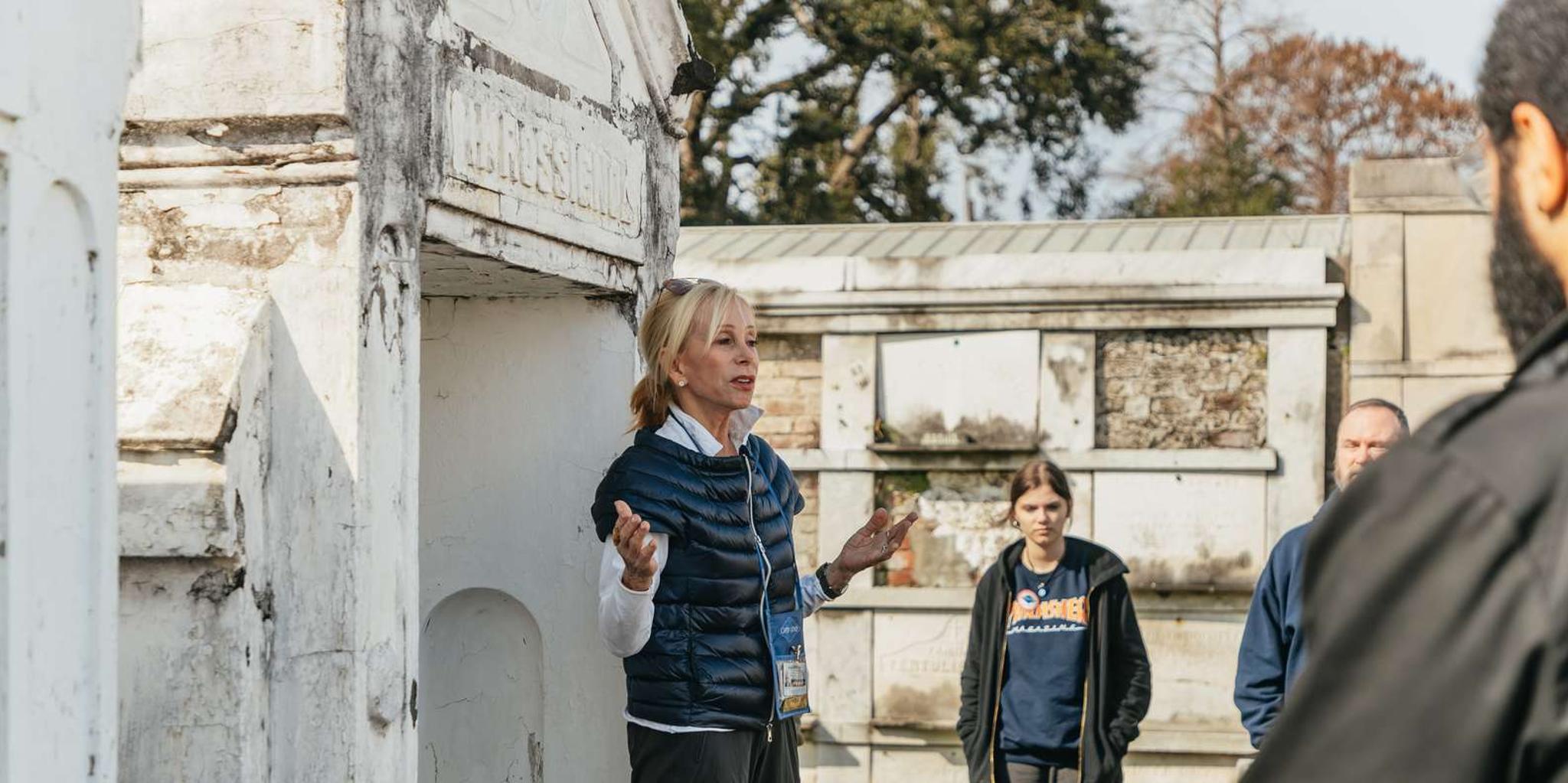 New Orleans City and Cemetery Tour with Garden District Walk