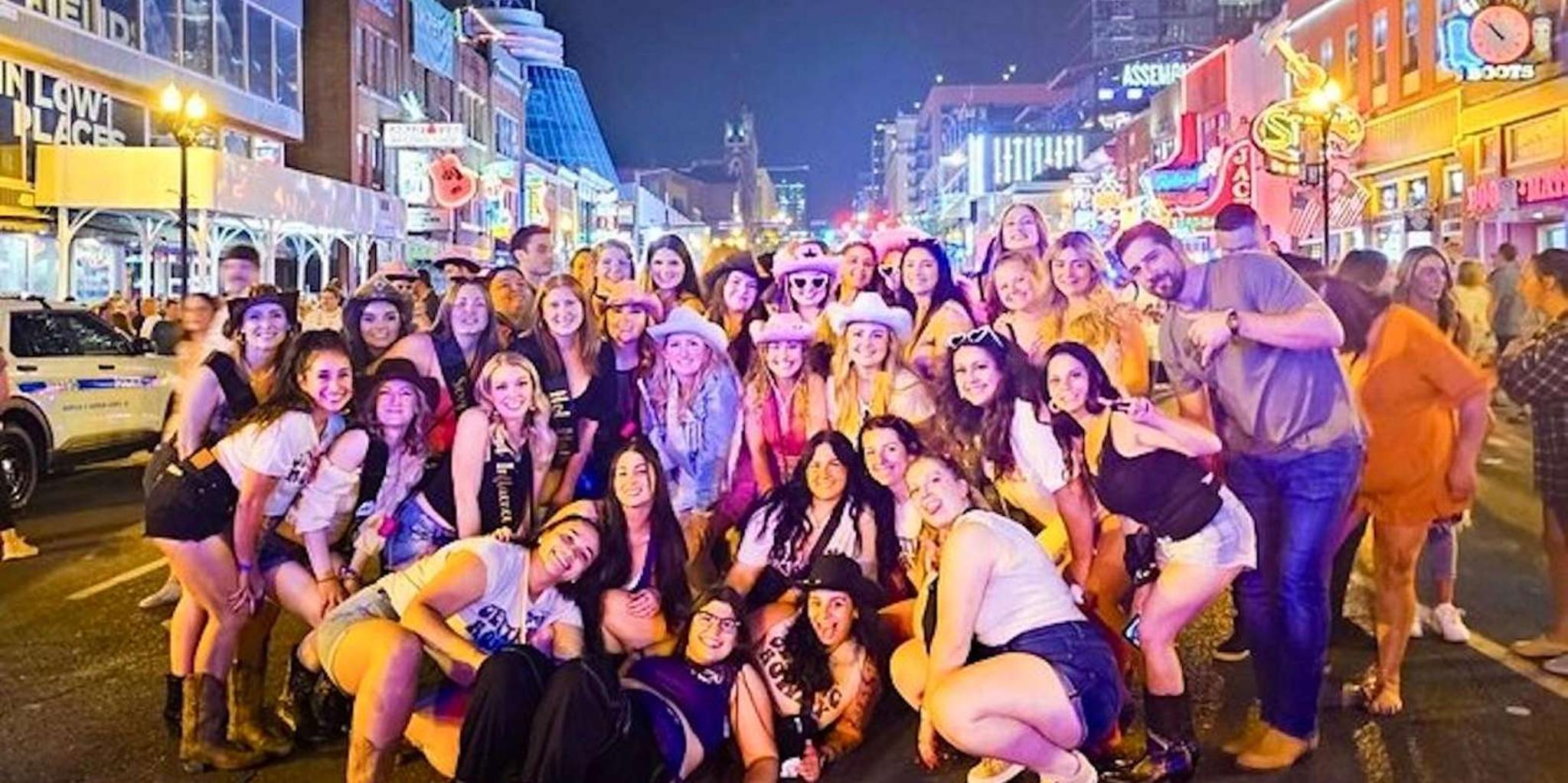 Nashville Bar Crawl with VIP Access - Image 6