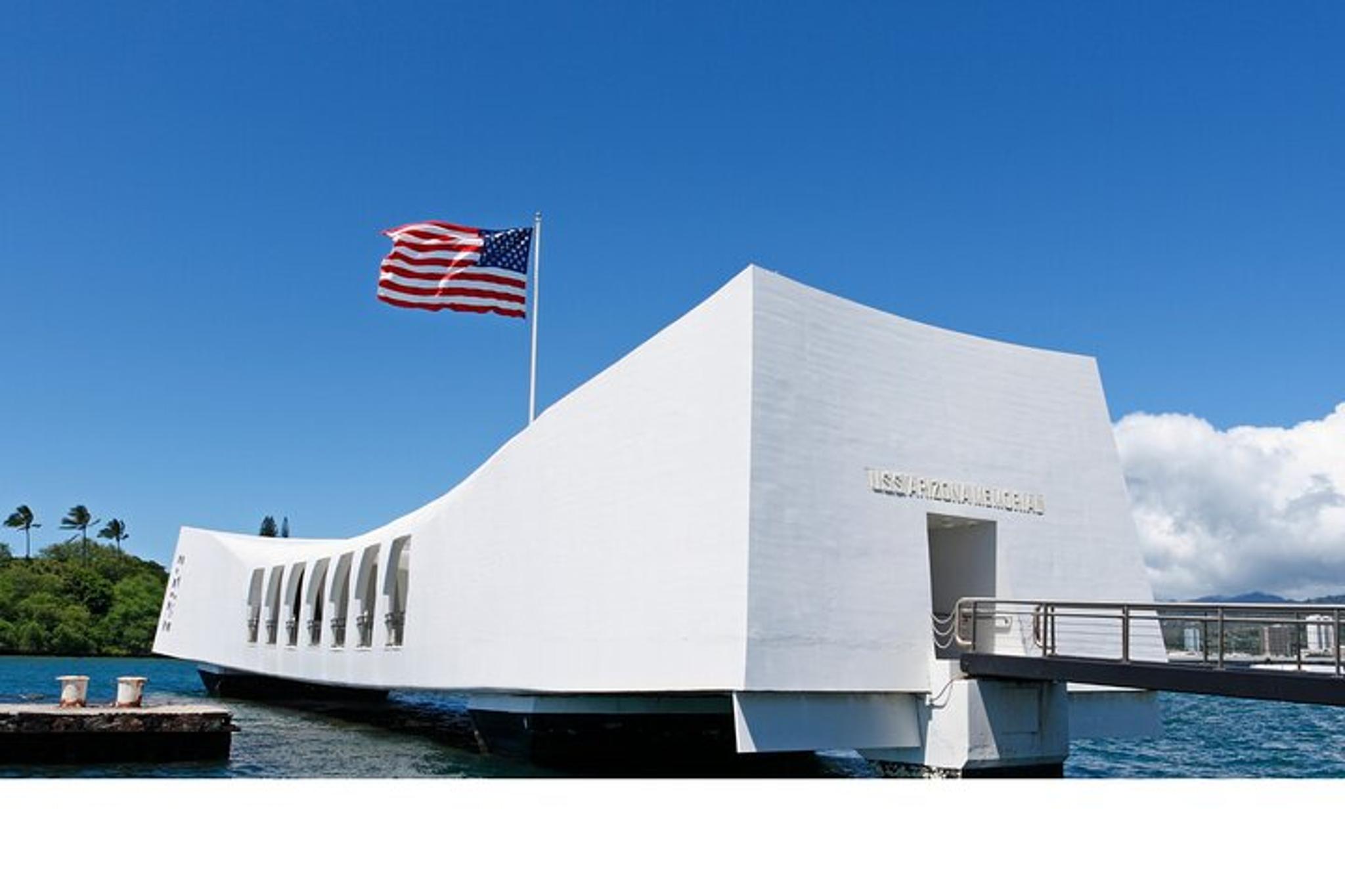 Honolulu Pearl Harbor and USS Arizona Tour - Image 2