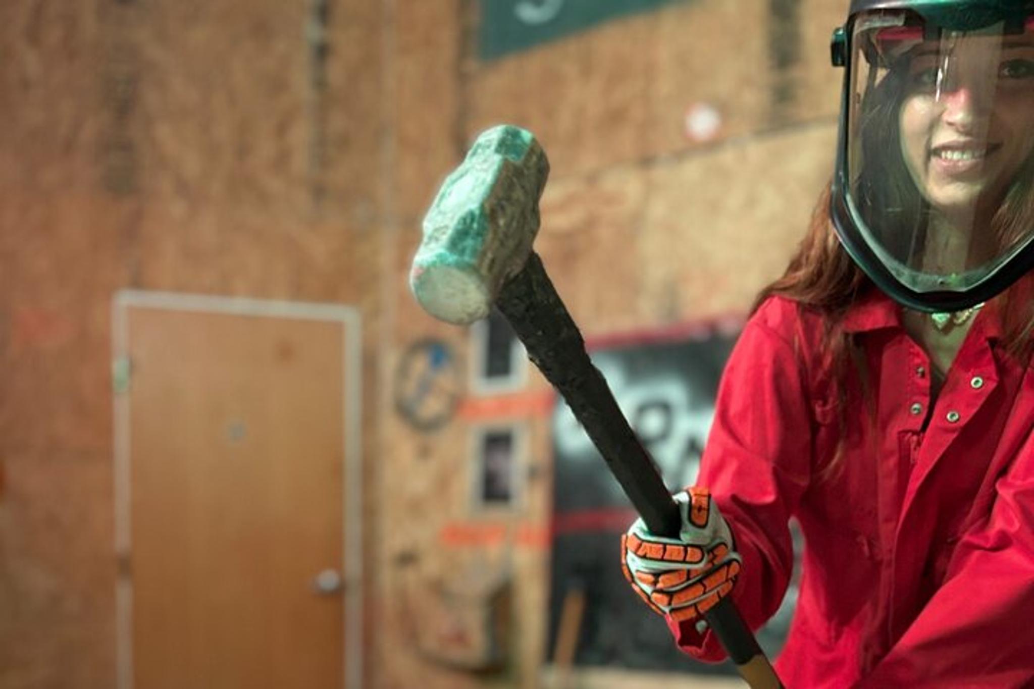 Honolulu Rage Room Experience 45 min - Image 2