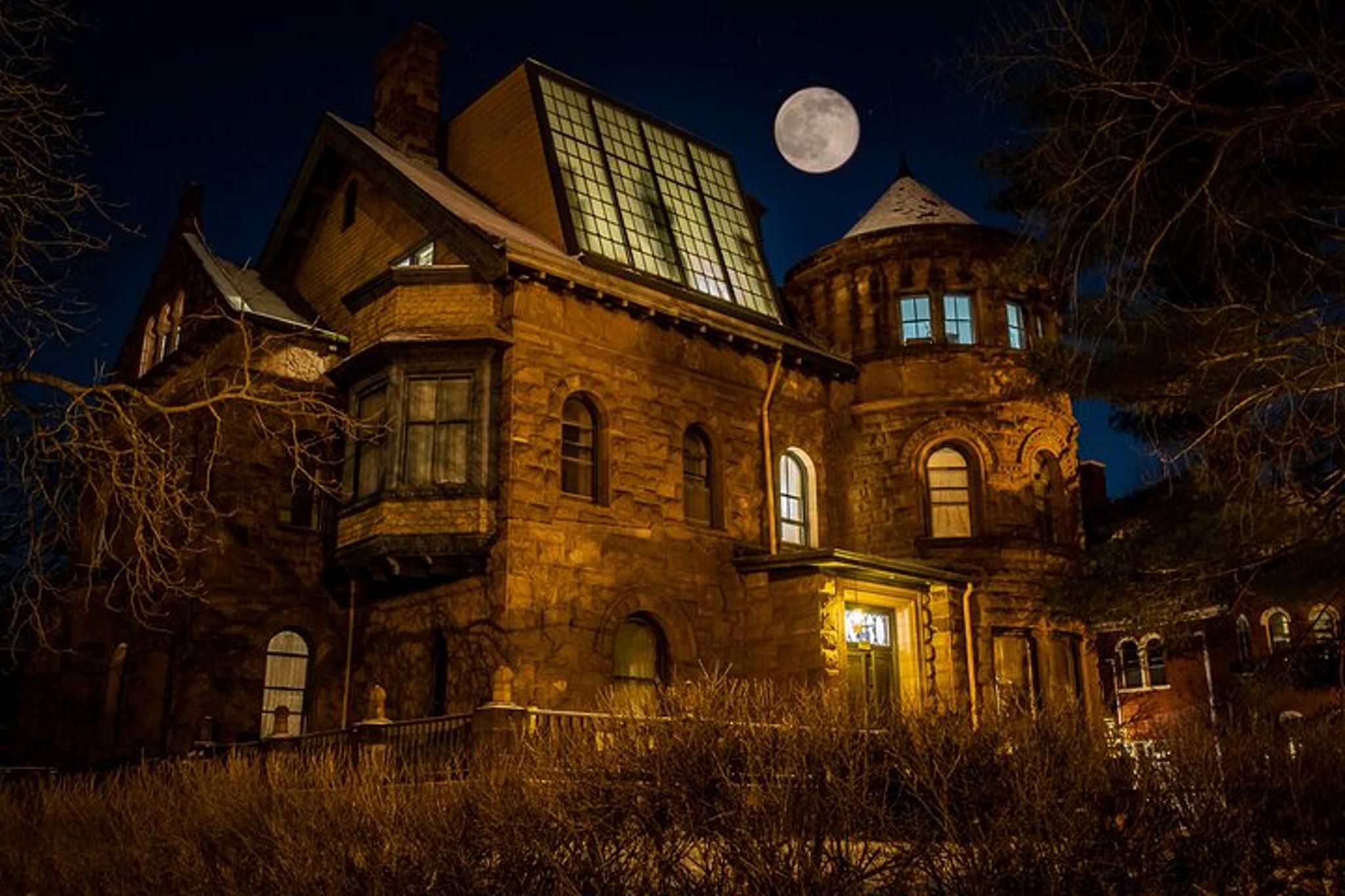 St Paul Ghost Tour: Sinister Sins & Shadows